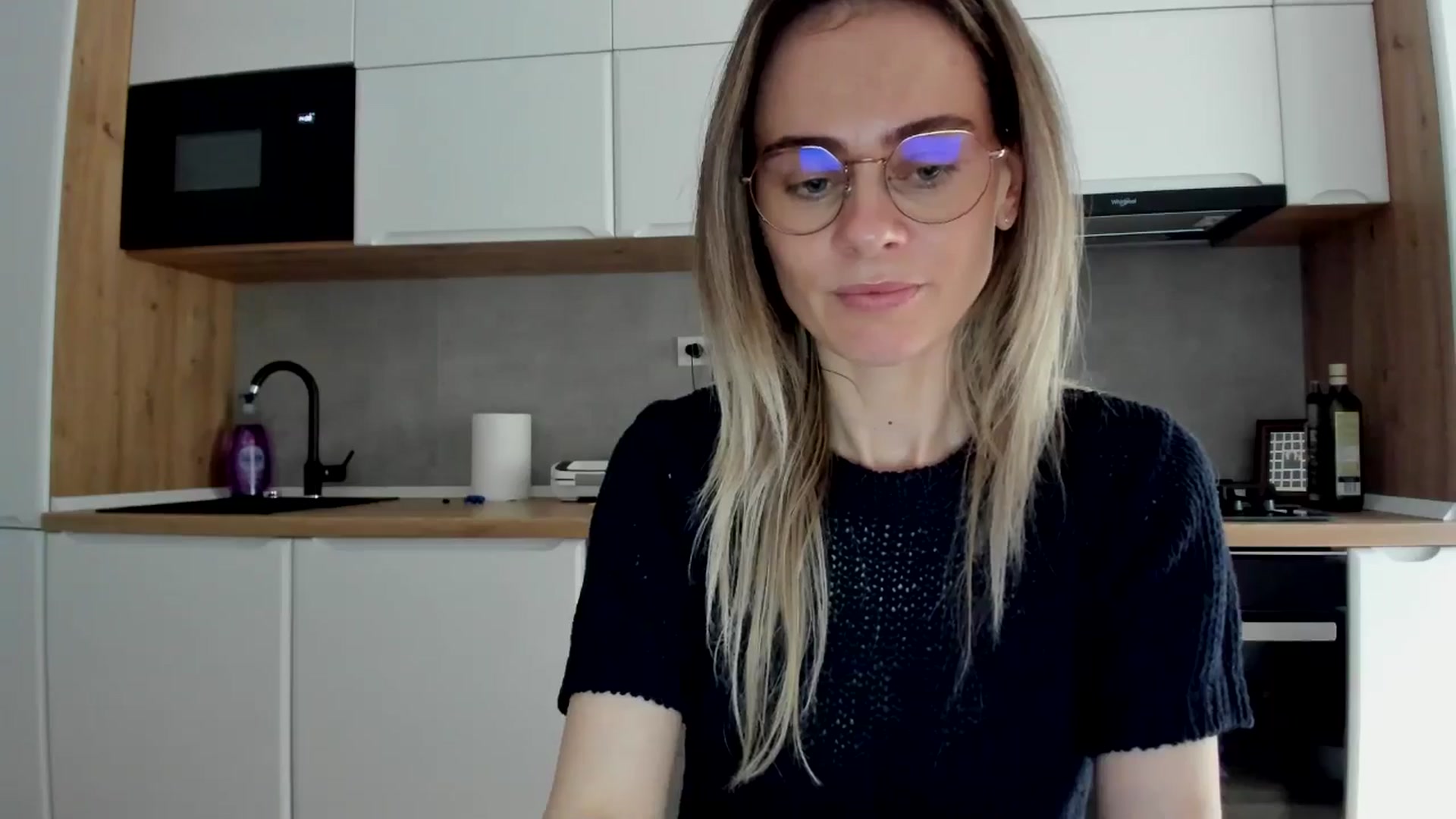 Gallery image thumbnail from DebbyPaige's myfreecams stream on, 04/15/2025, 12:36 image 13 of 20