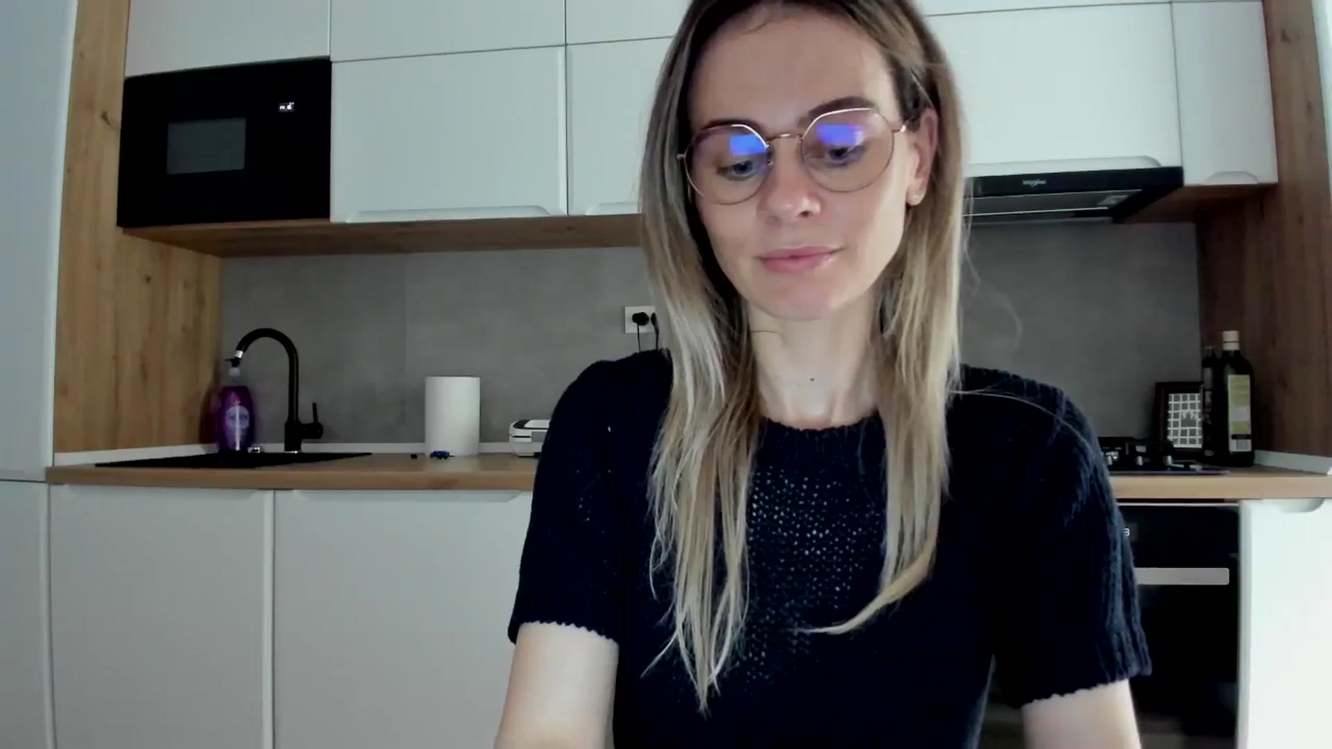 Gallery image thumbnail from DebbyPaige's myfreecams stream on, 04/15/2025, 12:36 image 15 of 20