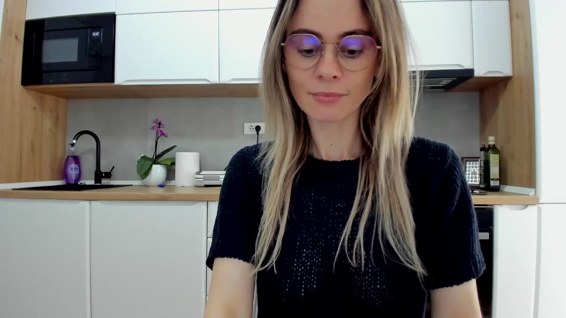 Gallery image thumbnail from DebbyPaige's myfreecams stream on, 04/15/2025, 14:19 image 6 of 20