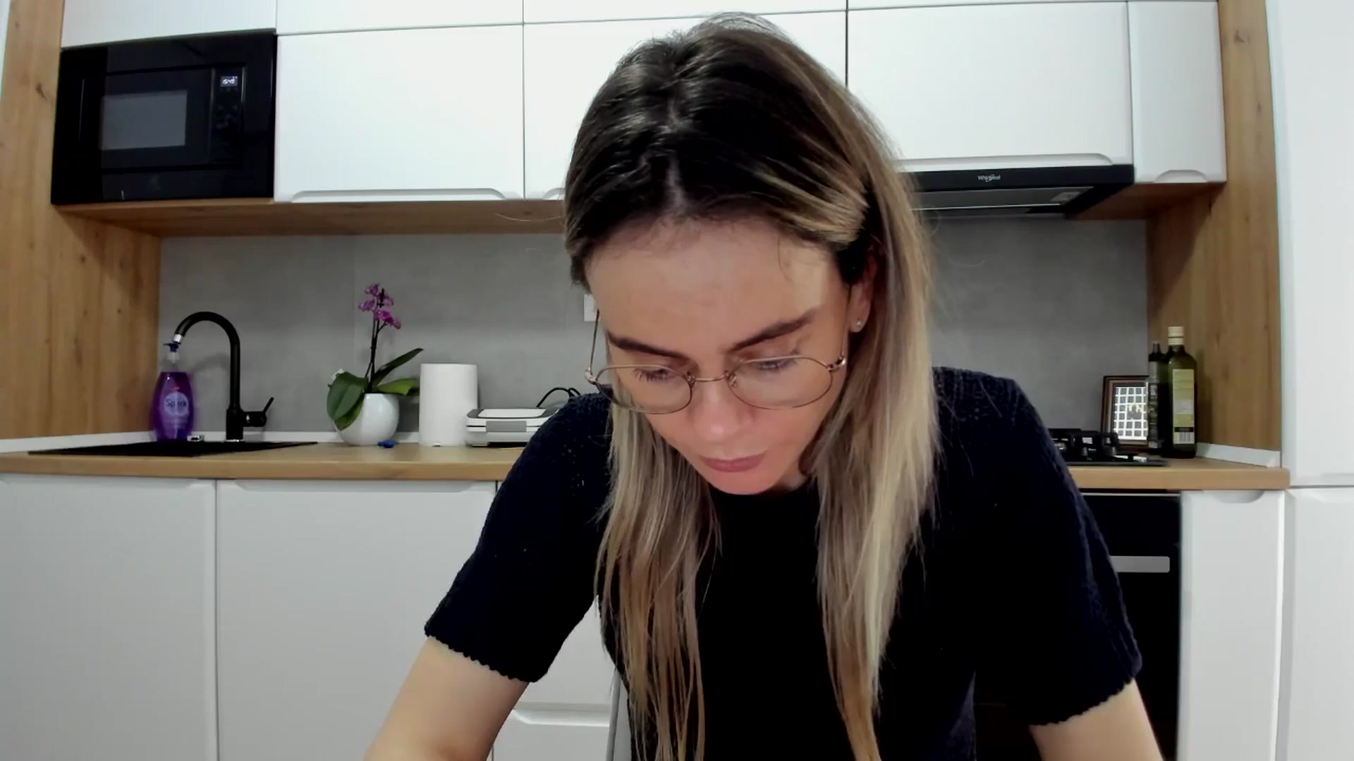 Gallery image thumbnail from DebbyPaige's myfreecams stream on, 04/15/2025, 14:19 image 11 of 20