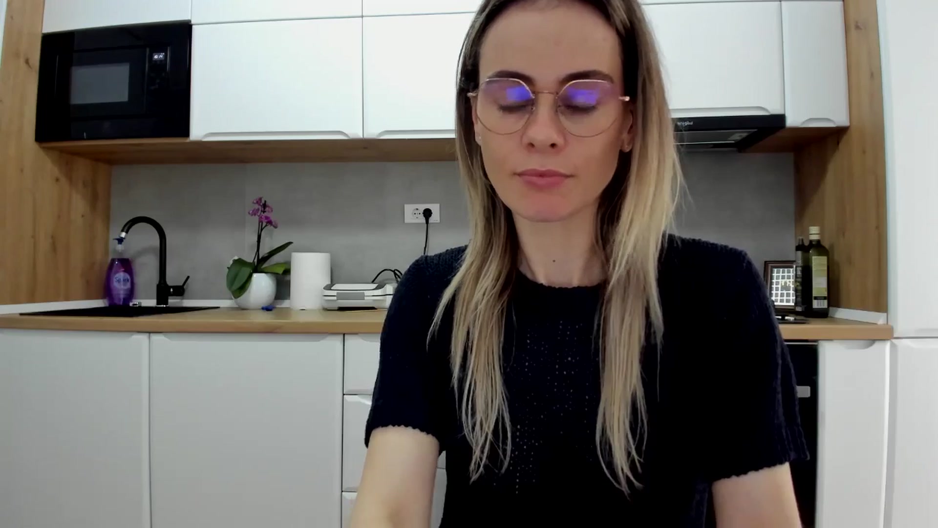 Gallery image thumbnail from DebbyPaige's myfreecams stream on, 04/15/2025, 14:19 image 19 of 20