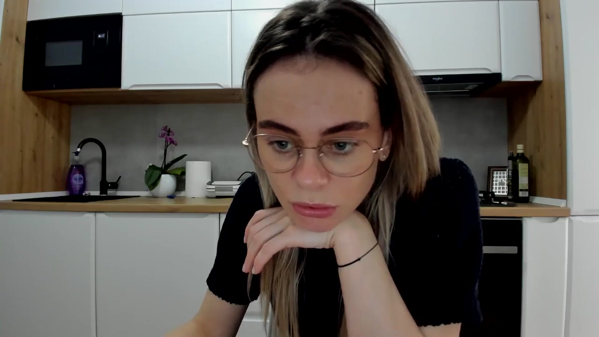 Gallery image thumbnail from DebbyPaige's myfreecams stream on, 04/15/2025, 14:19 image 18 of 20