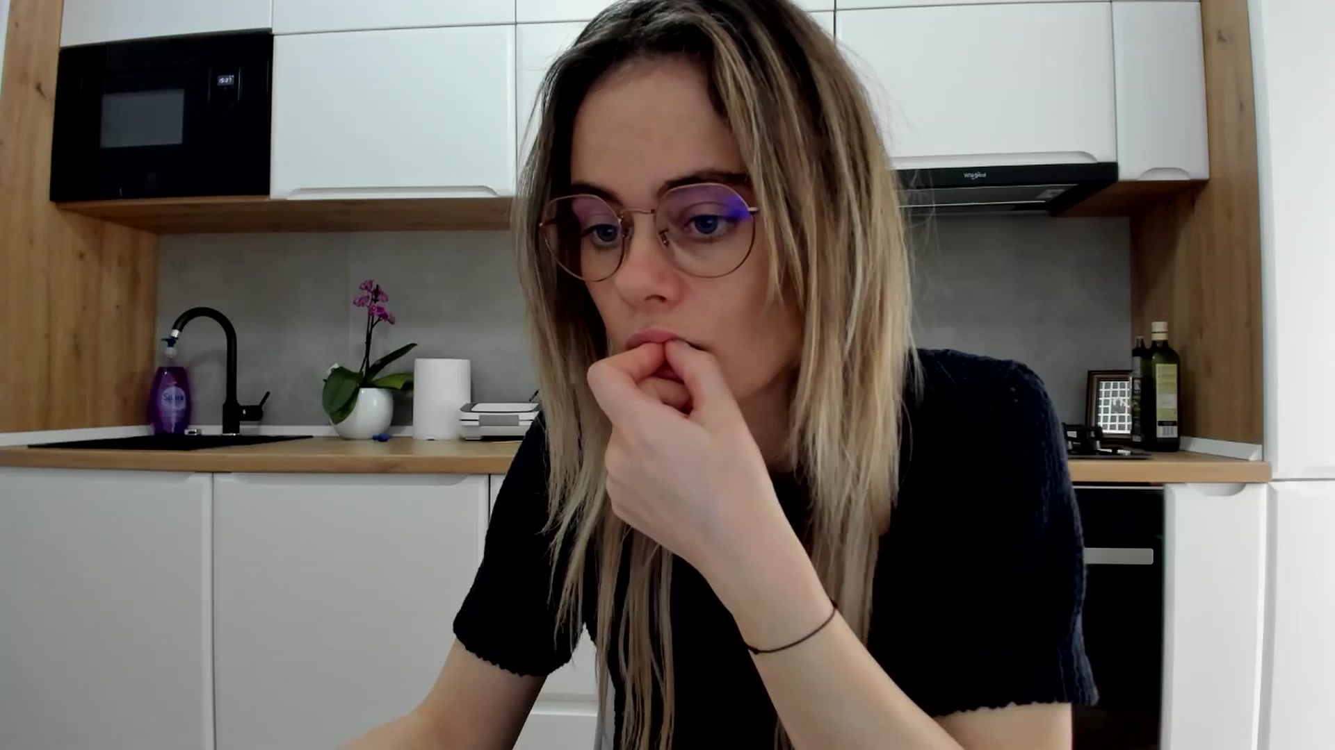 Gallery image thumbnail from DebbyPaige's myfreecams stream on, 04/15/2025, 14:19 image 7 of 20