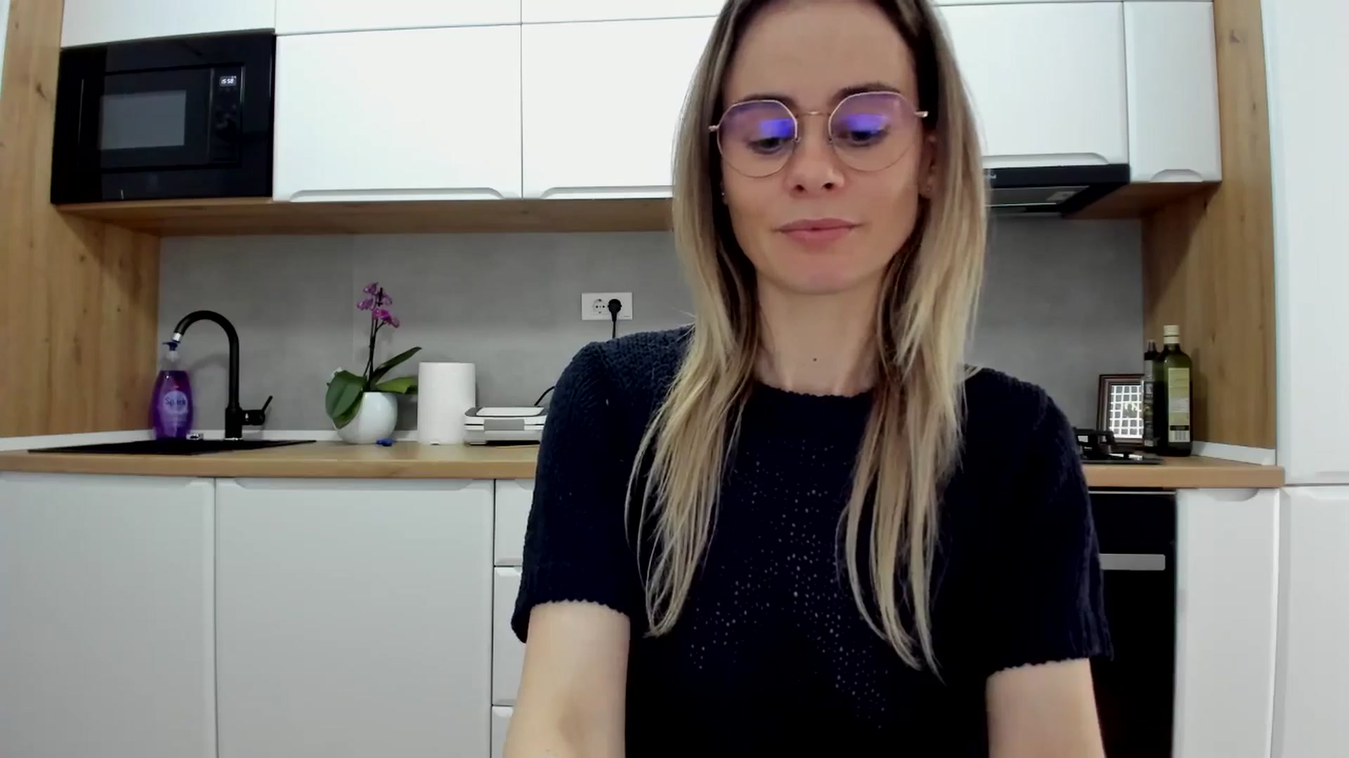 Gallery image thumbnail from DebbyPaige's myfreecams stream on, 04/15/2025, 14:19 image 14 of 20