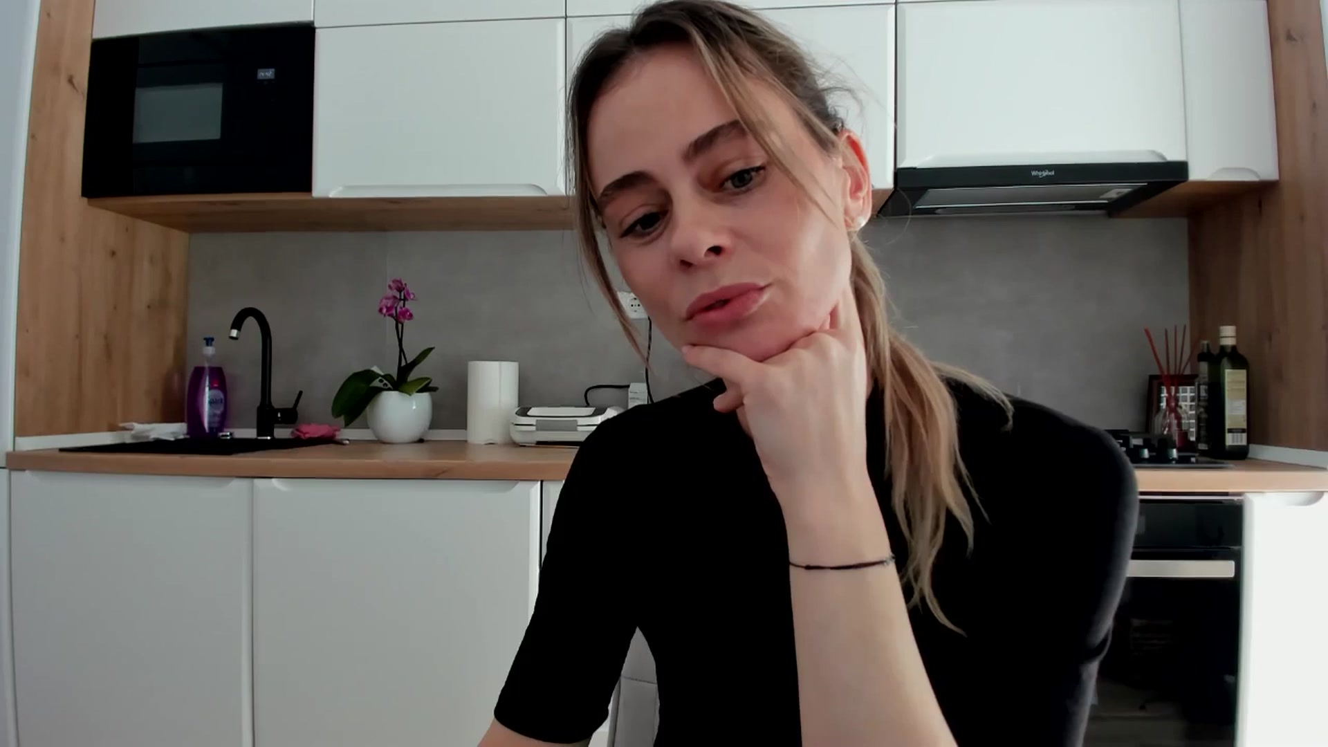 Gallery image thumbnail from DebbyPaige's myfreecams stream on, 04/16/2025, 14:29 image 8 of 20