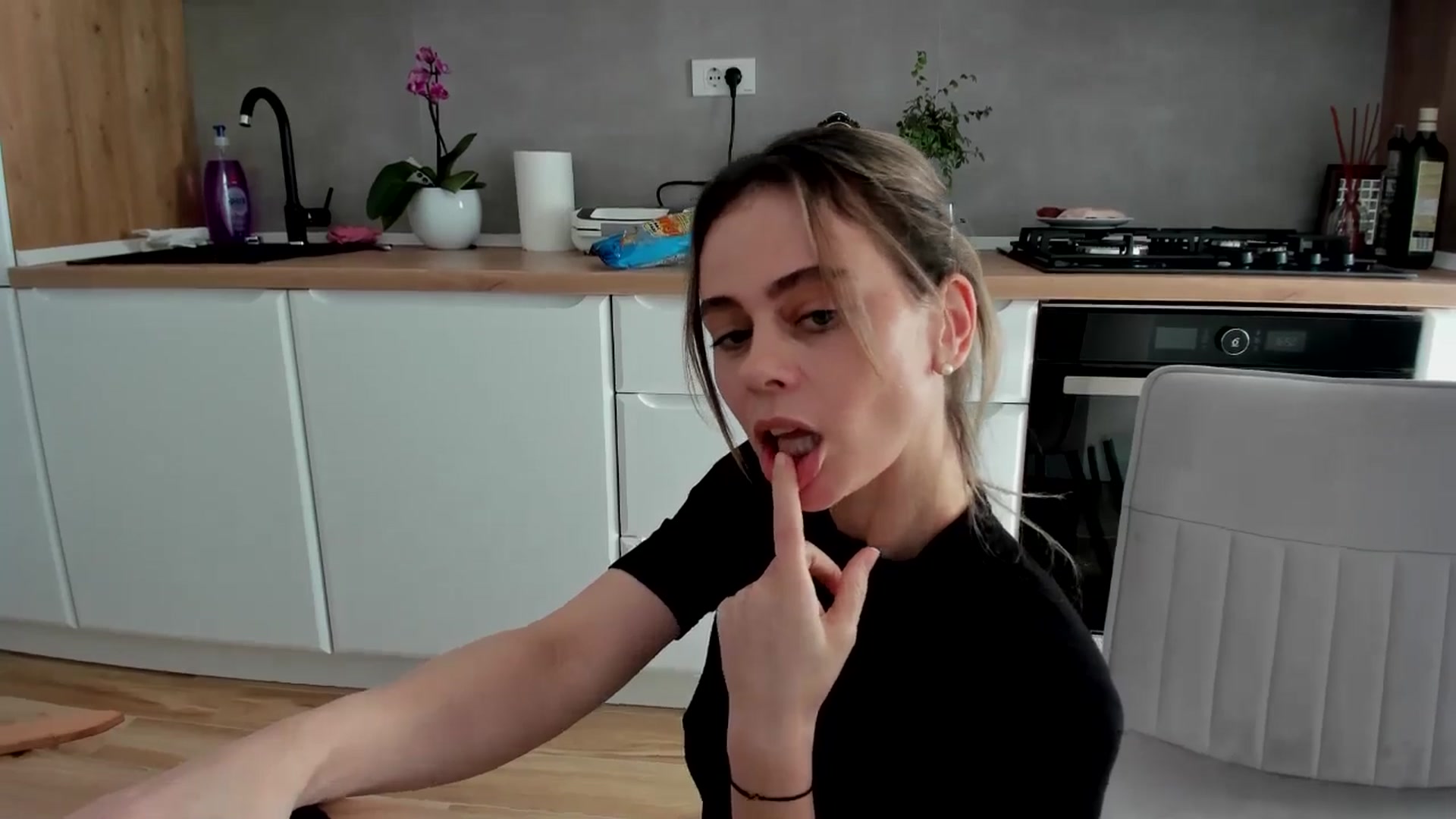 Gallery image thumbnail from DebbyPaige's myfreecams stream on, 04/16/2025, 14:29 image 17 of 20