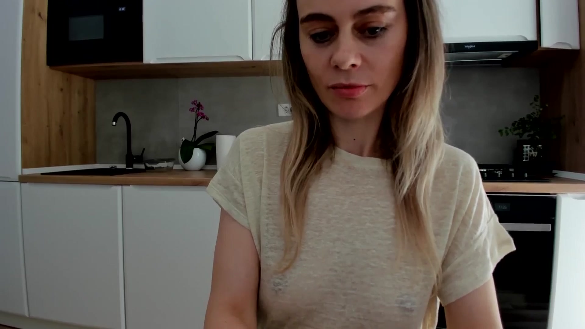 Gallery image thumbnail from DebbyPaige's myfreecams stream on, 04/17/2025, 12:46 image 17 of 20
