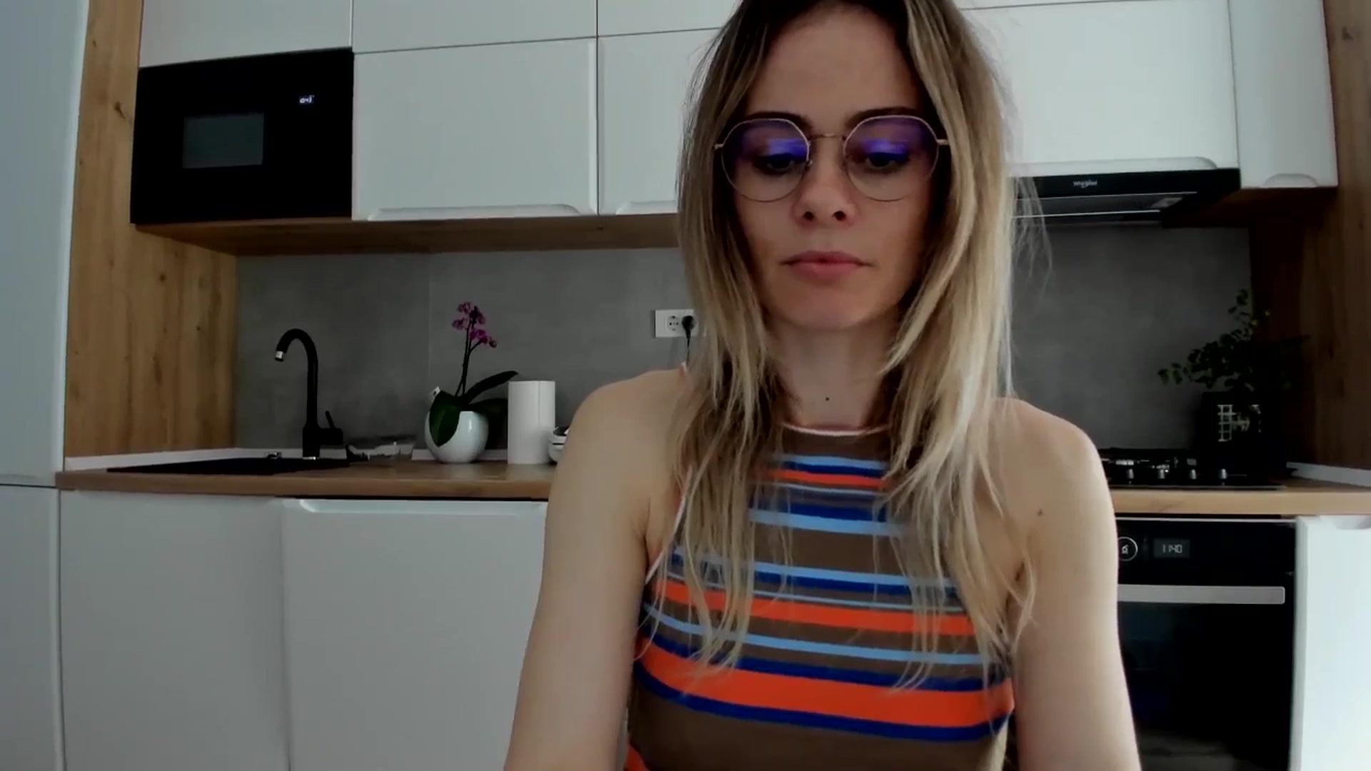 Gallery image thumbnail from DebbyPaige's myfreecams stream on, 04/17/2025, 12:46 image 6 of 20
