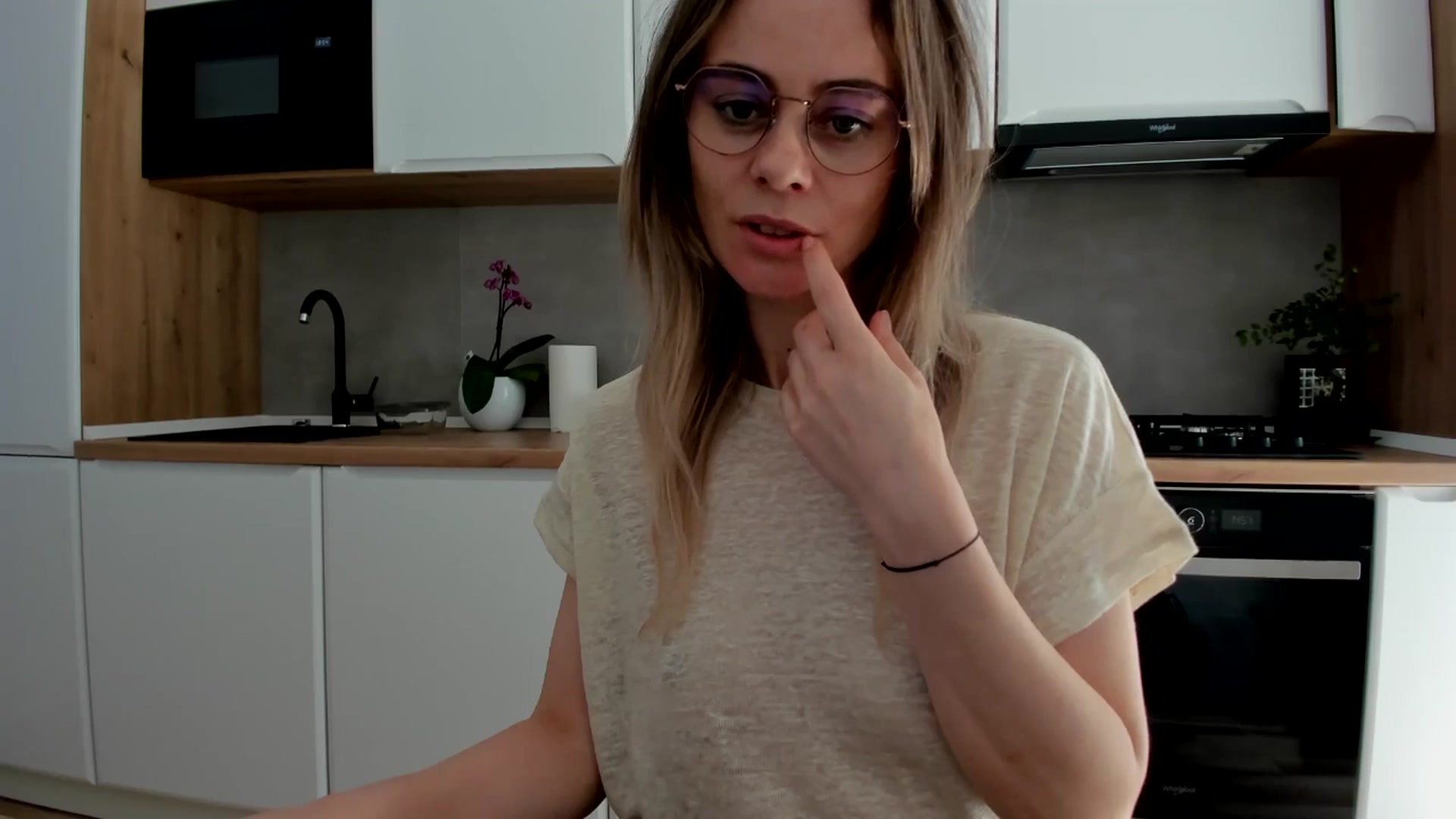 Gallery image thumbnail from DebbyPaige's myfreecams stream on, 04/17/2025, 12:46 image 18 of 20