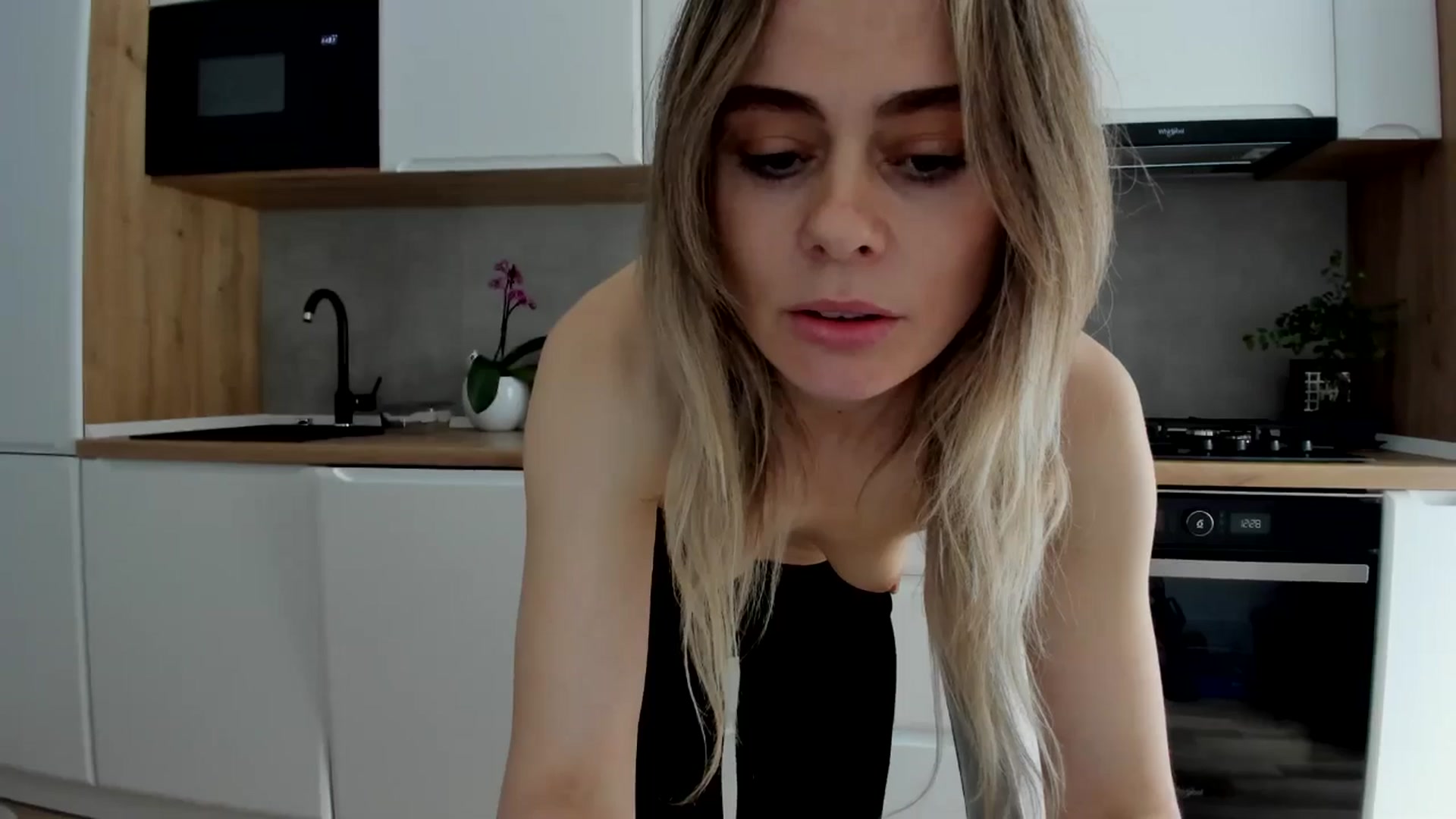Gallery image thumbnail from DebbyPaige's myfreecams stream on, 04/17/2025, 12:46 image 9 of 20