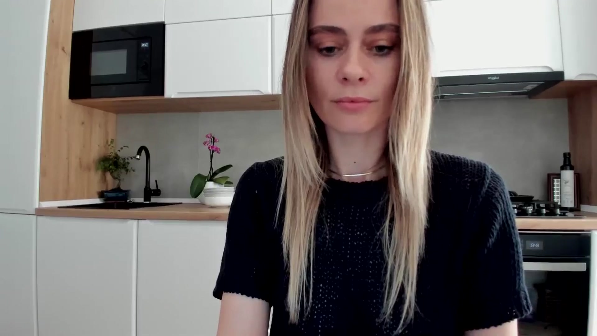 Gallery image thumbnail from DebbyPaige's myfreecams stream on, 04/18/2025, 17:19 image 6 of 20
