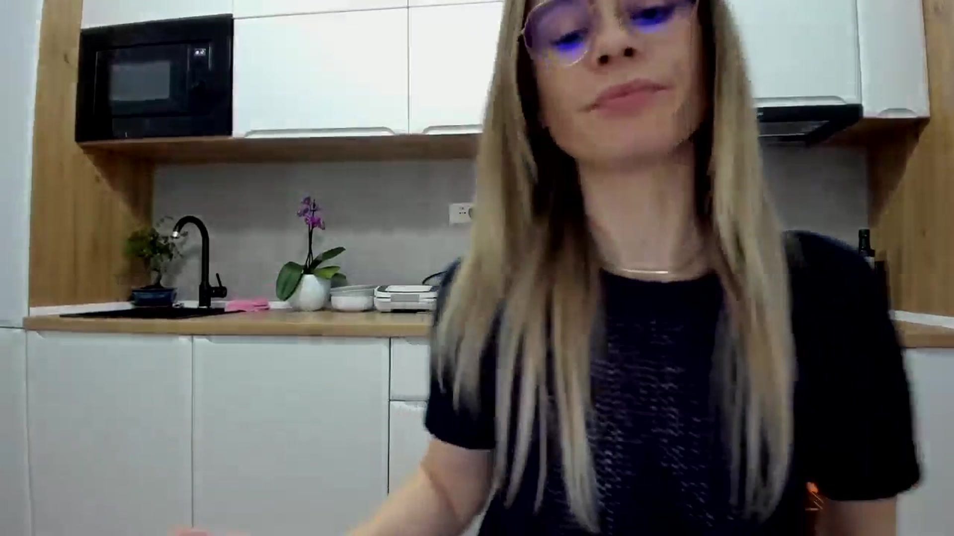 Gallery image thumbnail from DebbyPaige's myfreecams stream on, 04/18/2025, 17:19 image 20 of 20