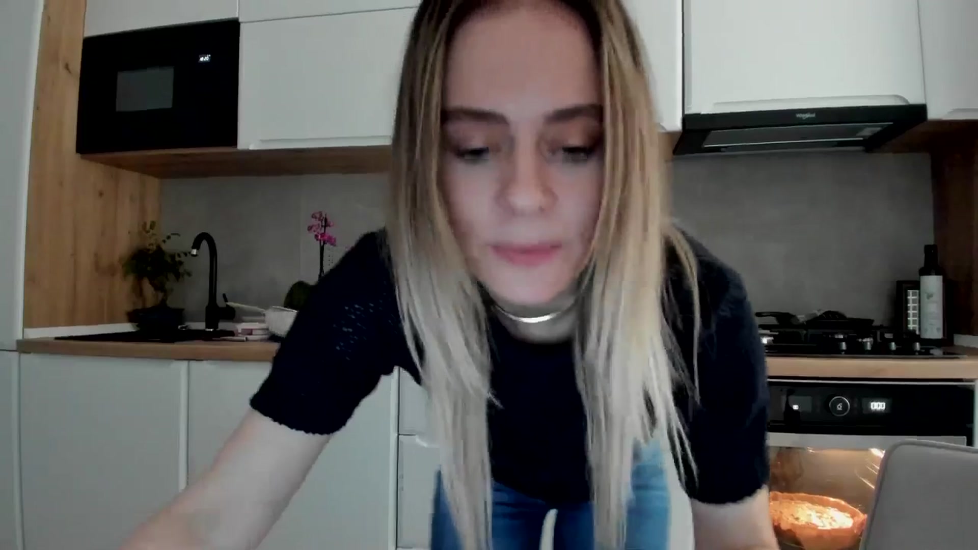 Gallery image thumbnail from DebbyPaige's myfreecams stream on, 04/18/2025, 17:19 image 11 of 20