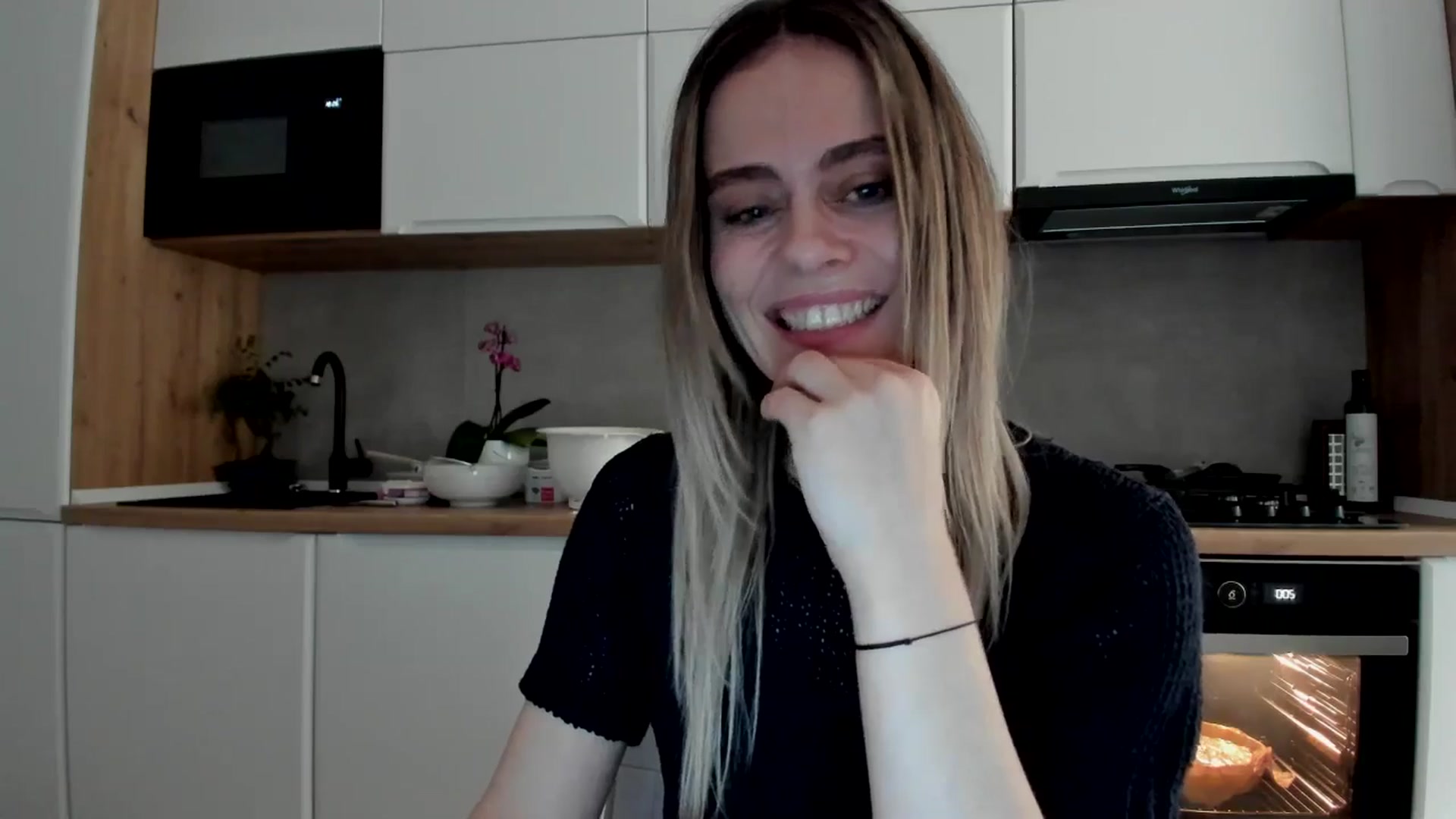 Gallery image thumbnail from DebbyPaige's myfreecams stream on, 04/18/2025, 17:19 image 12 of 20