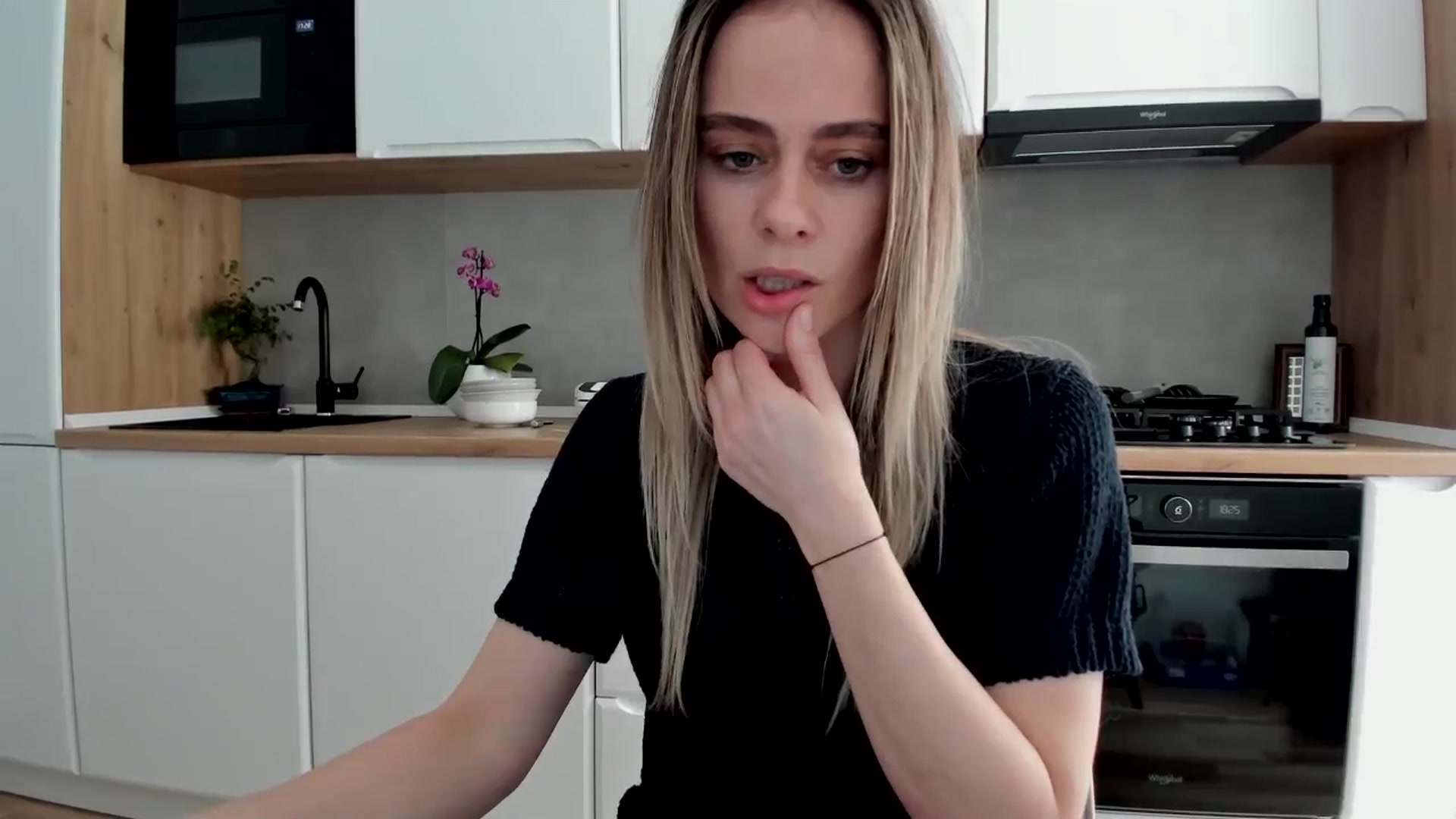 Gallery image thumbnail from DebbyPaige's myfreecams stream on, 04/18/2025, 17:19 image 2 of 20