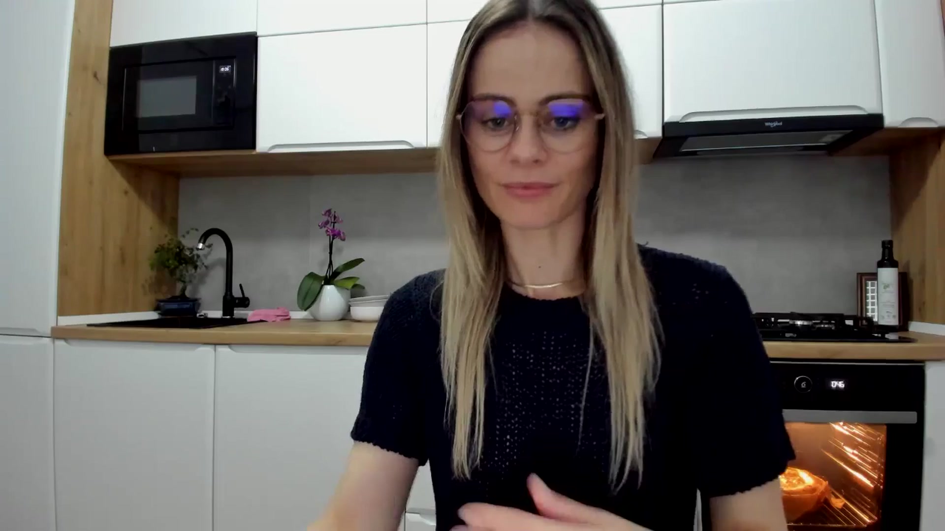Gallery image thumbnail from DebbyPaige's myfreecams stream on, 04/18/2025, 17:19 image 19 of 20