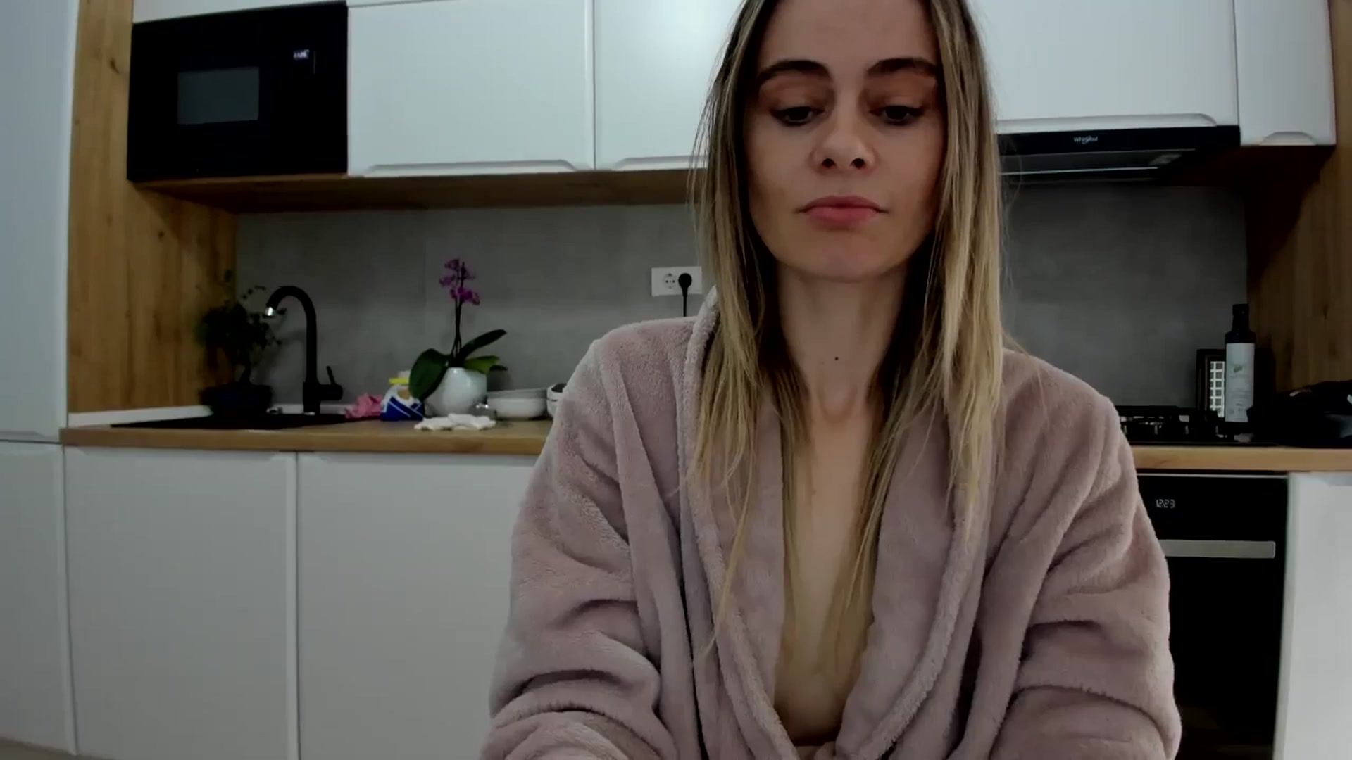 Gallery image thumbnail from DebbyPaige's myfreecams stream on, 04/19/2025, 09:35 image 20 of 20