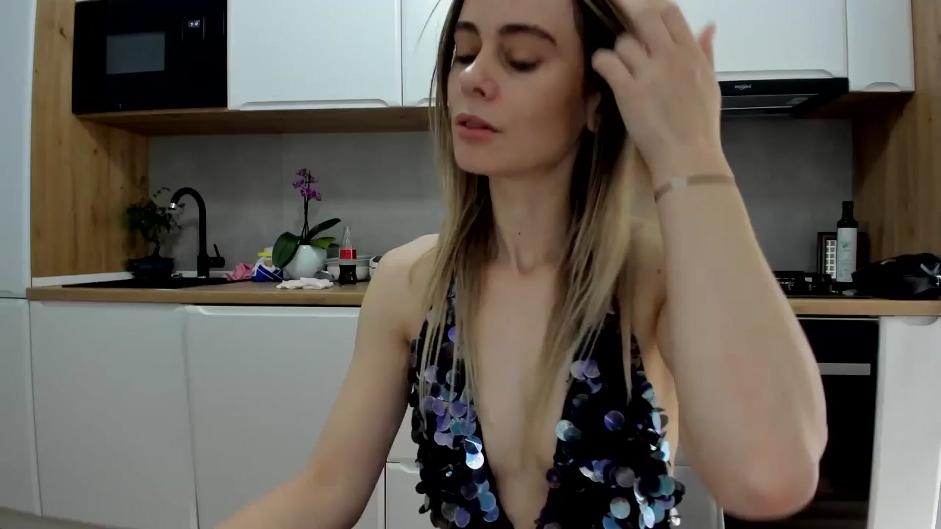 Gallery image thumbnail from DebbyPaige's myfreecams stream on, 04/19/2025, 09:35 image 3 of 20