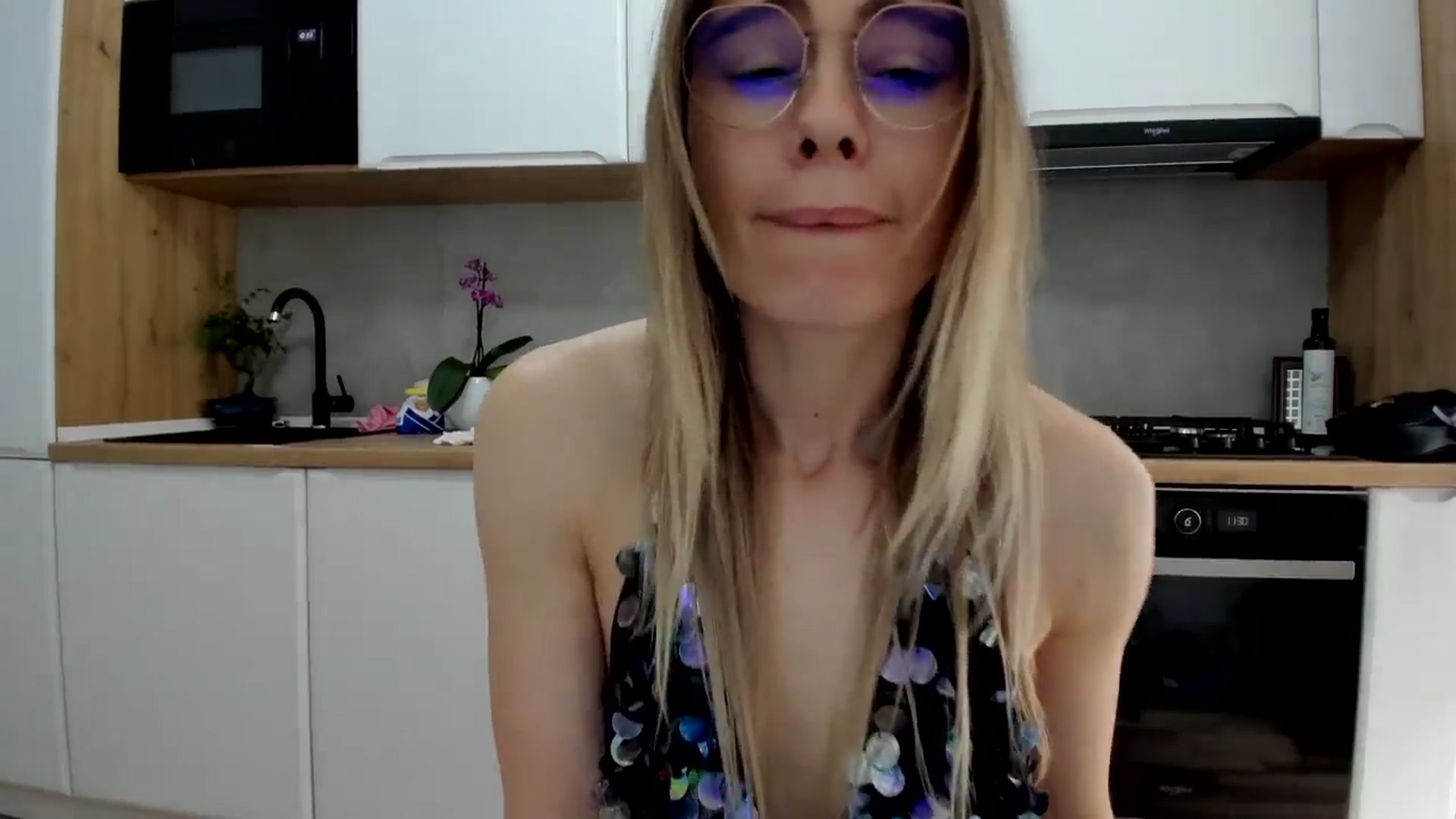 Gallery image thumbnail from DebbyPaige's myfreecams stream on, 04/19/2025, 09:35 image 13 of 20