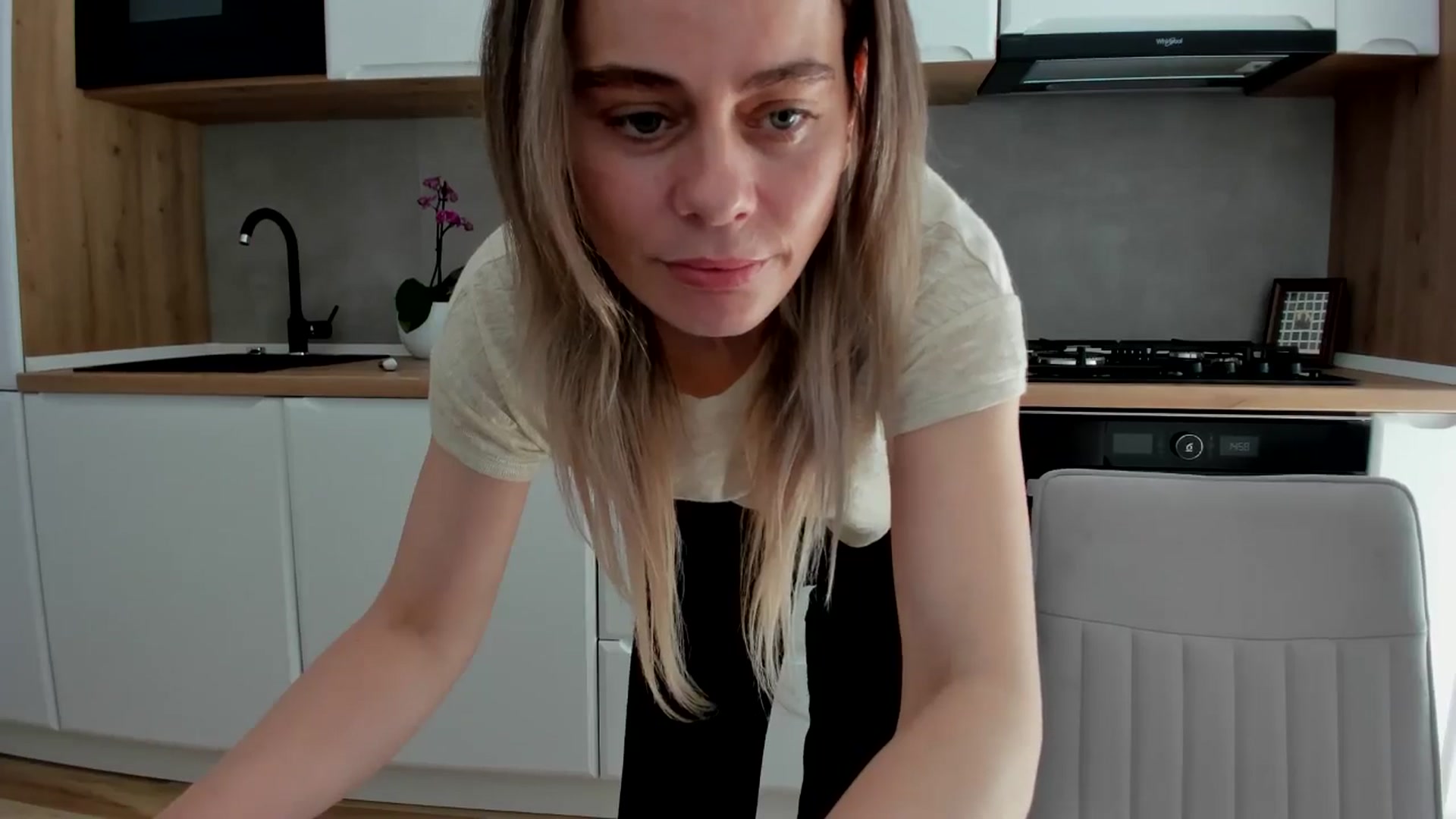 Gallery image thumbnail from DebbyPaige's myfreecams stream on, 04/21/2025, 13:09 image 6 of 20