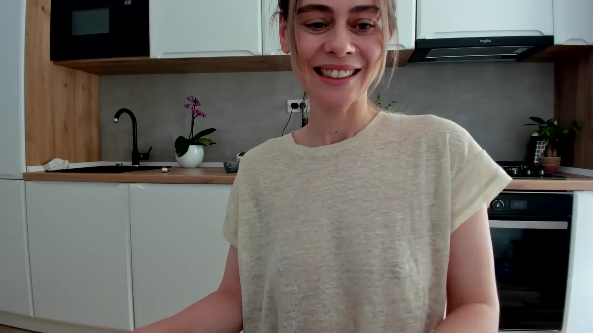Gallery image thumbnail from DebbyPaige's myfreecams stream on, 04/21/2025, 16:29 image 3 of 20