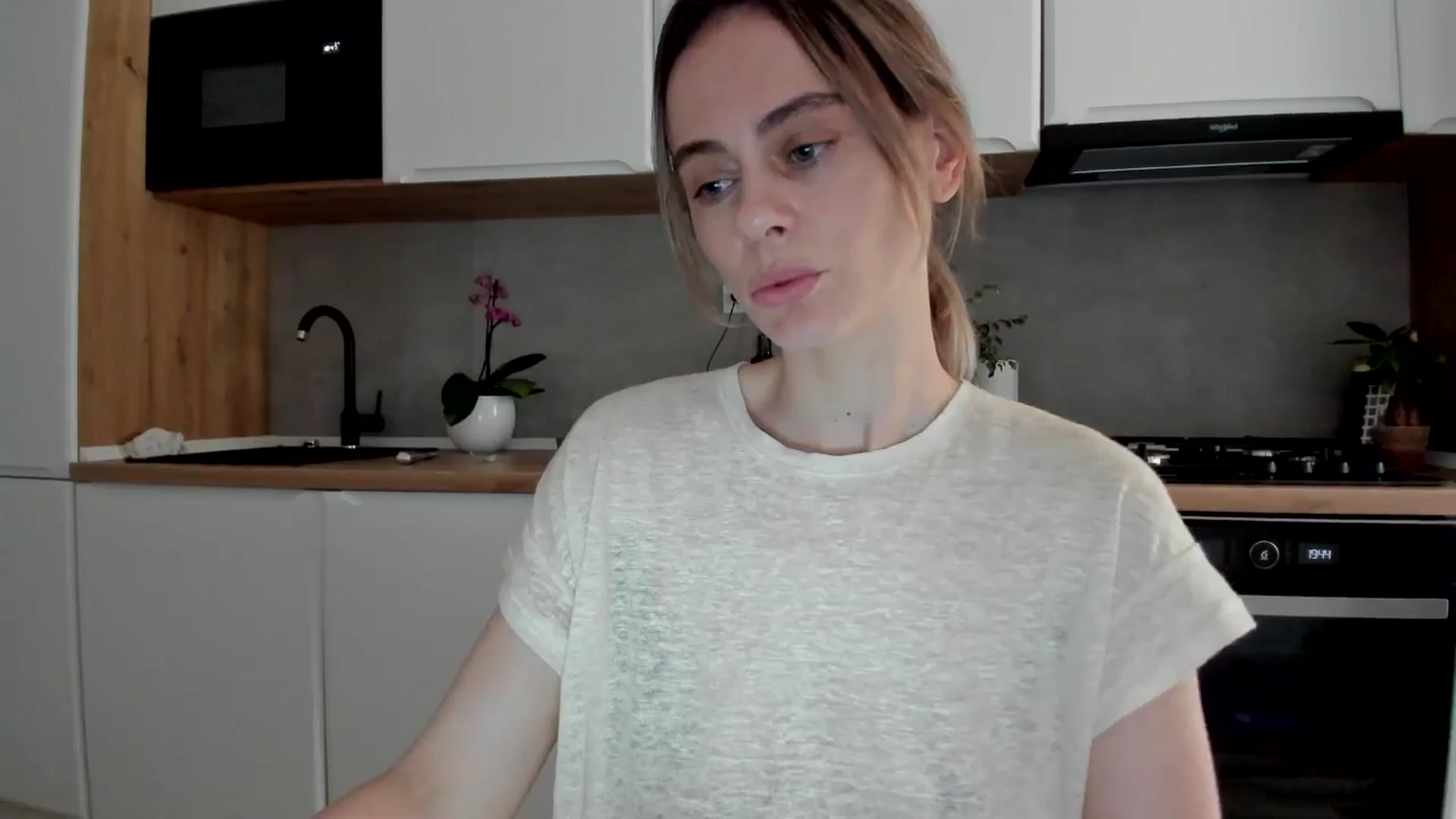 Gallery image thumbnail from DebbyPaige's myfreecams stream on, 04/21/2025, 16:53 image 6 of 20