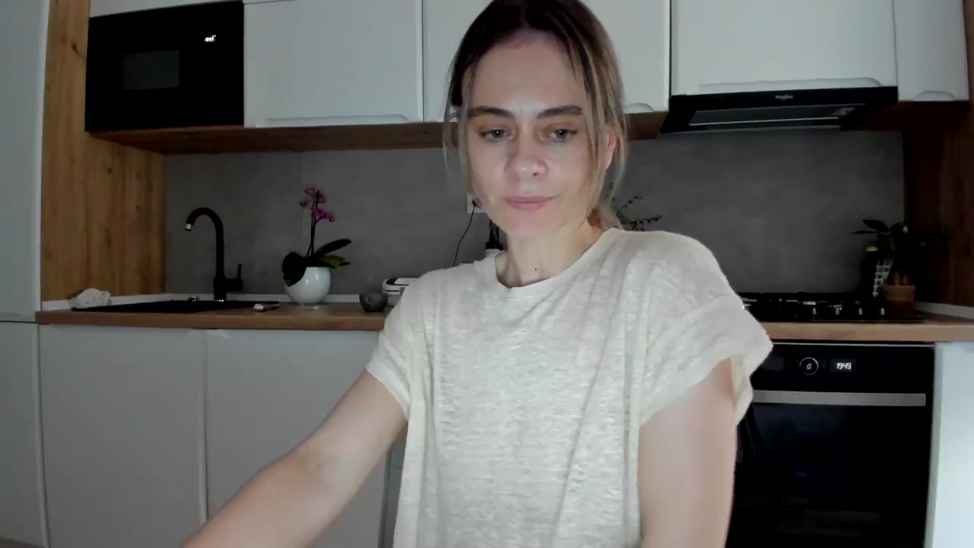 Gallery image thumbnail from DebbyPaige's myfreecams stream on, 04/21/2025, 16:53 image 15 of 20