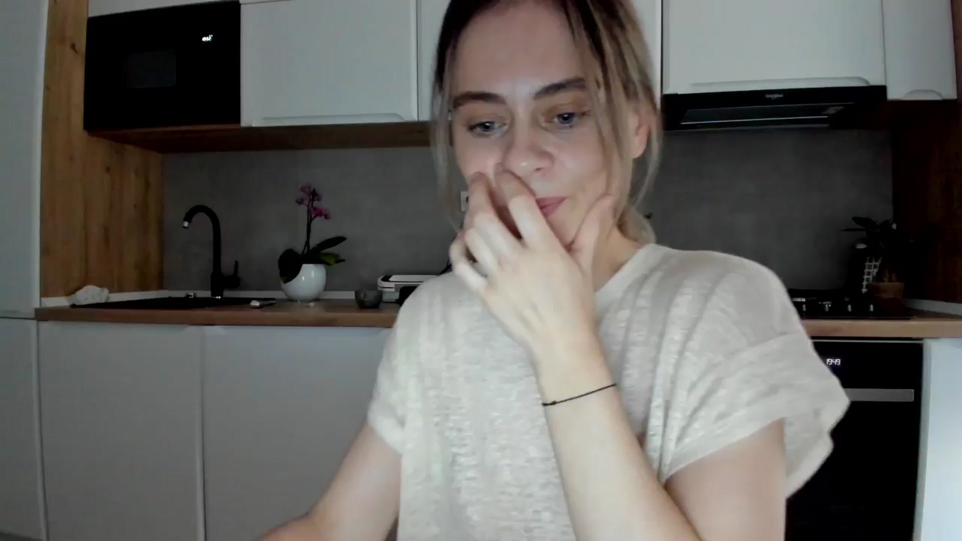 Gallery image thumbnail from DebbyPaige's myfreecams stream on, 04/21/2025, 16:53 image 16 of 20
