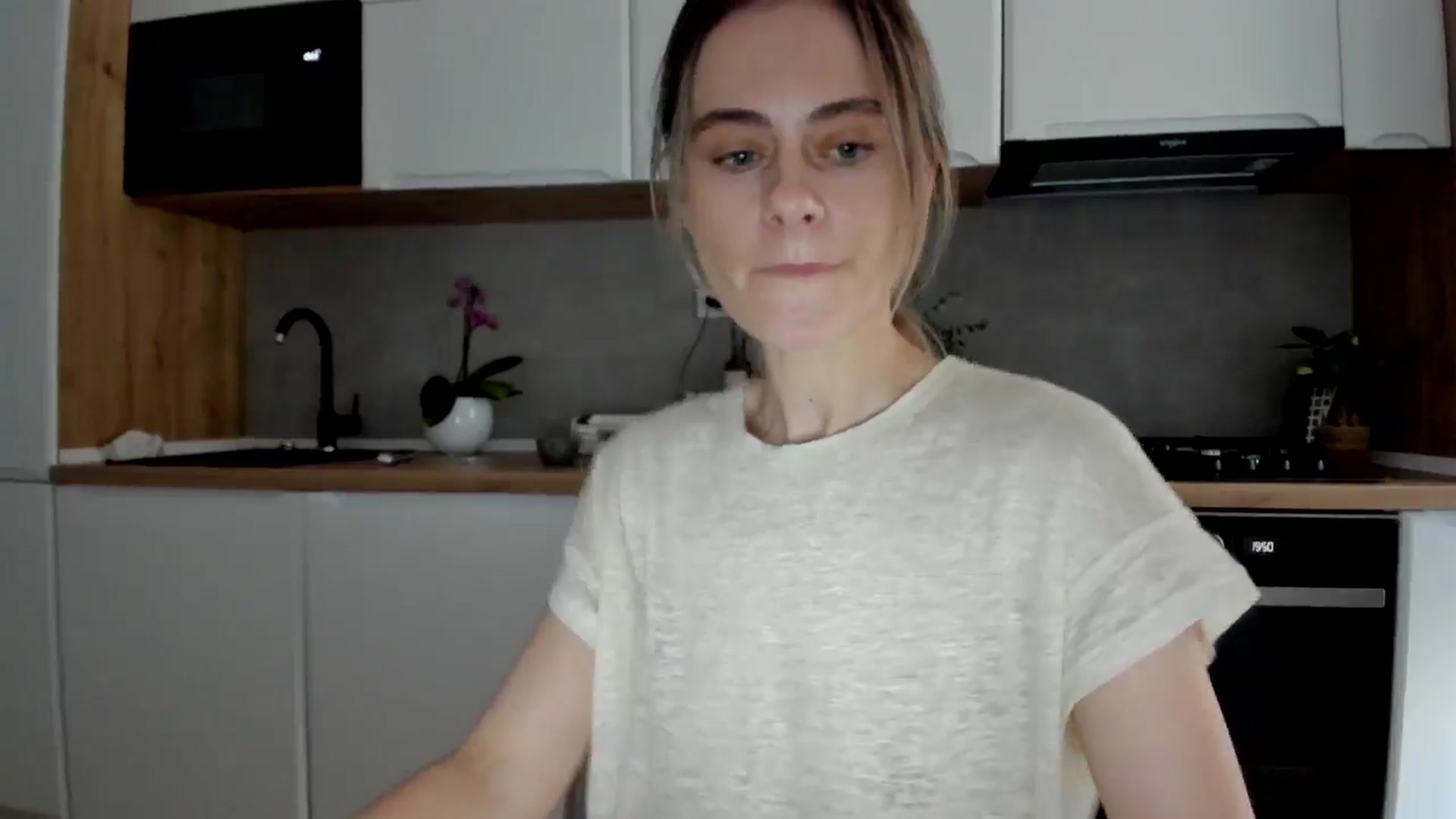 Gallery image thumbnail from DebbyPaige's myfreecams stream on, 04/21/2025, 16:53 image 17 of 20