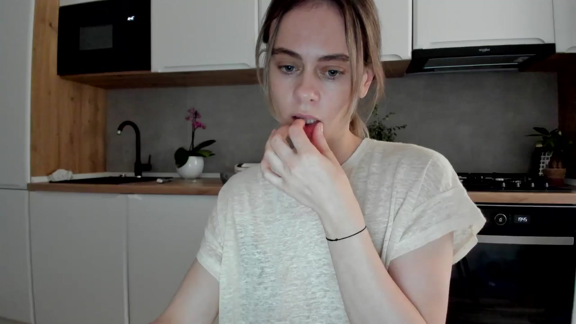 Gallery image thumbnail from DebbyPaige's myfreecams stream on, 04/21/2025, 16:53 image 7 of 20
