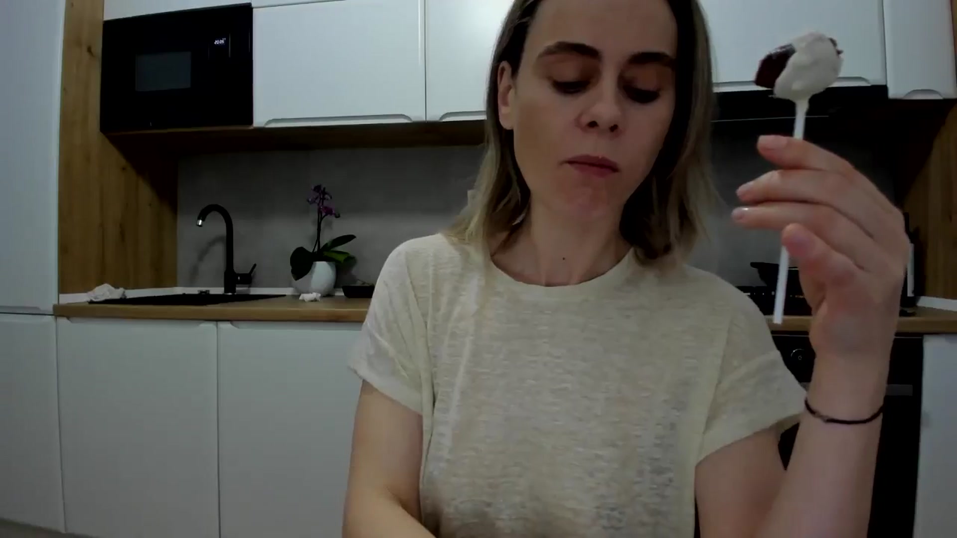 Gallery image thumbnail from DebbyPaige's myfreecams stream on, 04/21/2025, 18:04 image 20 of 20