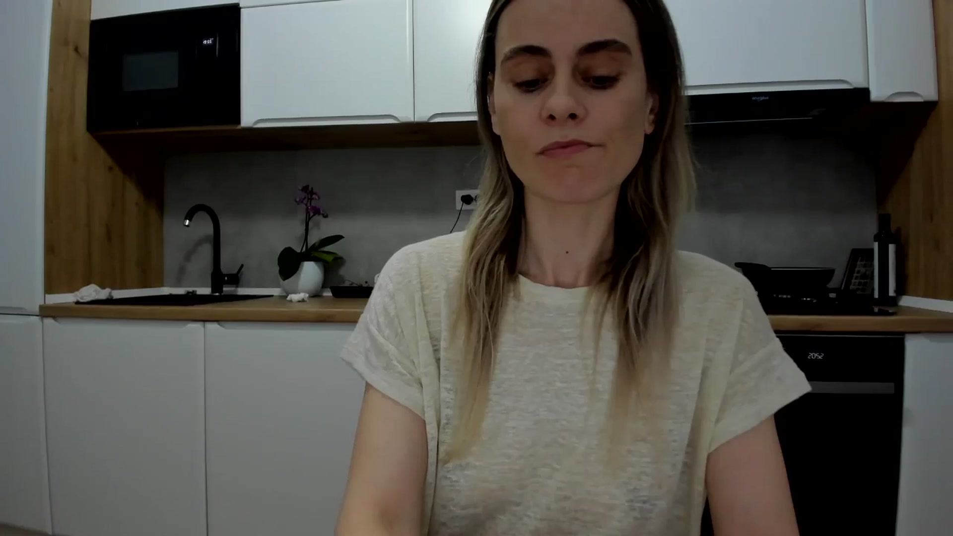 Gallery image thumbnail from DebbyPaige's myfreecams stream on, 04/21/2025, 18:04 image 14 of 20