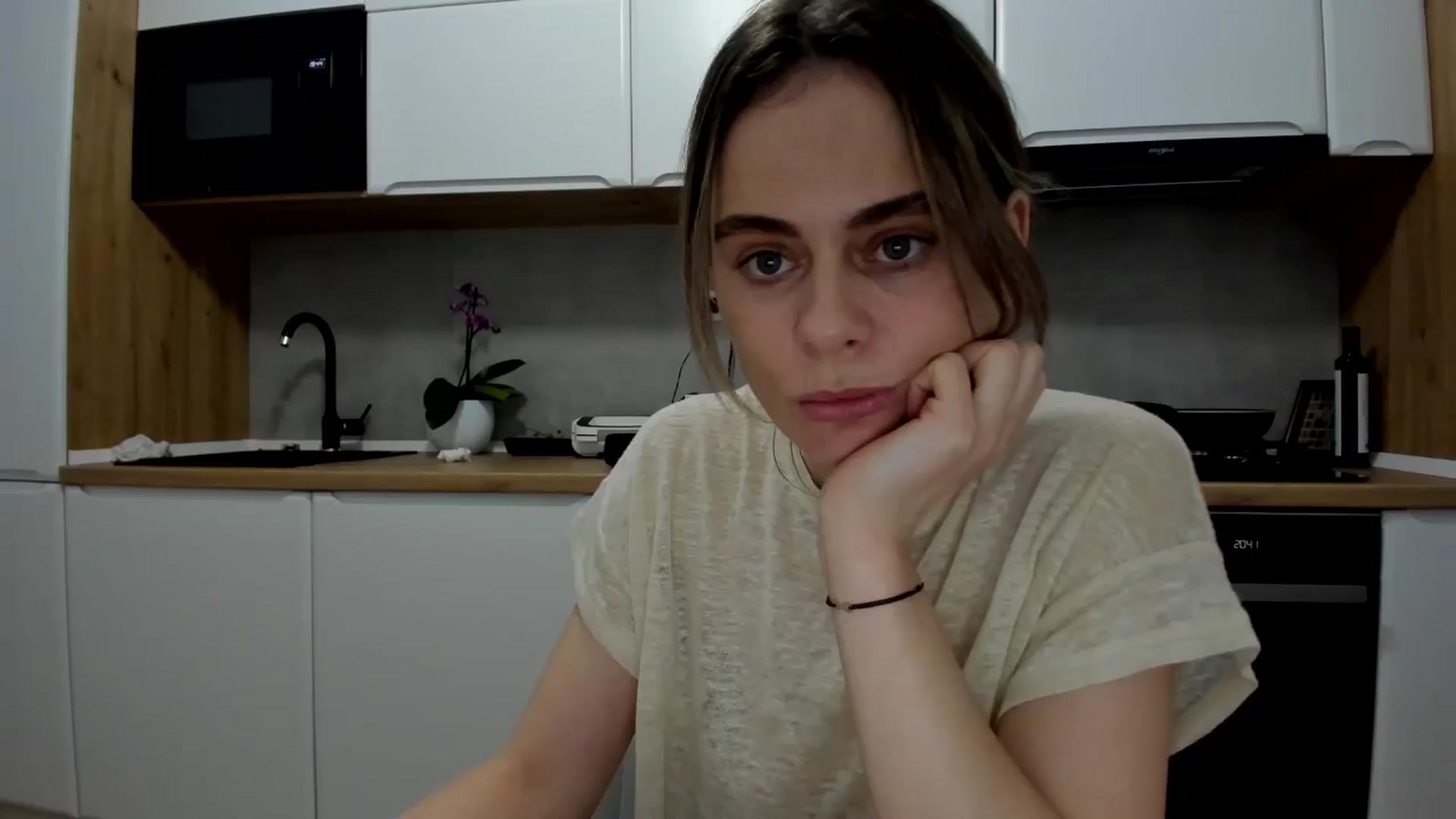 Gallery image thumbnail from DebbyPaige's myfreecams stream on, 04/21/2025, 18:04 image 7 of 20