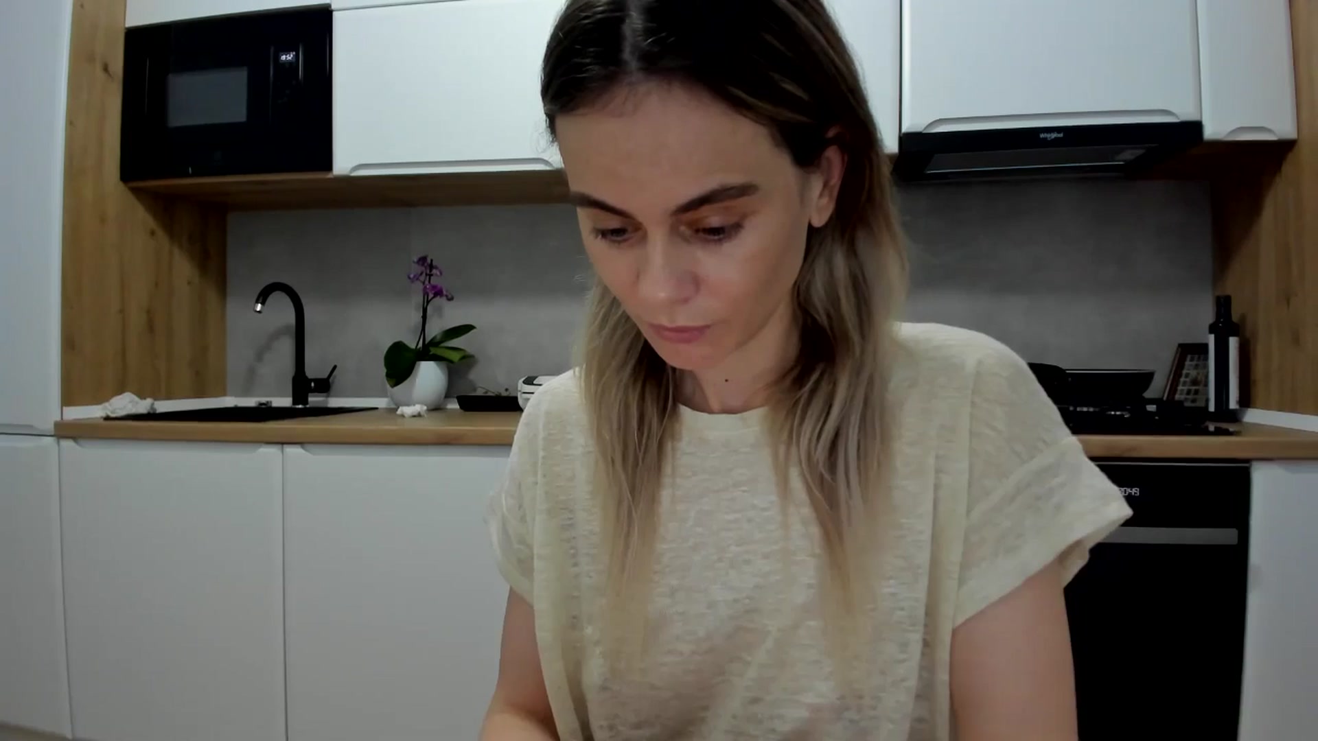 Gallery image thumbnail from DebbyPaige's myfreecams stream on, 04/21/2025, 18:04 image 12 of 20