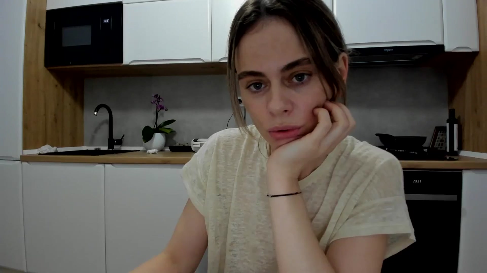 Gallery image thumbnail from DebbyPaige's myfreecams stream on, 04/21/2025, 18:04 image 4 of 20