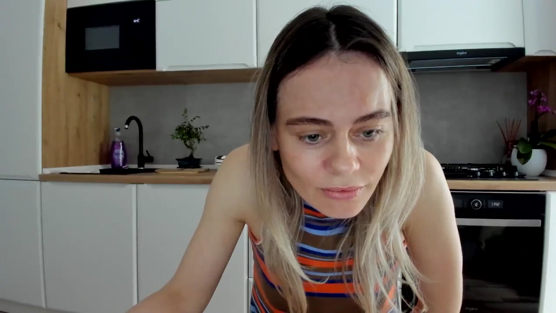 Gallery image thumbnail from DebbyPaige's myfreecams stream on, 04/25/2025, 09:04 image 16 of 20