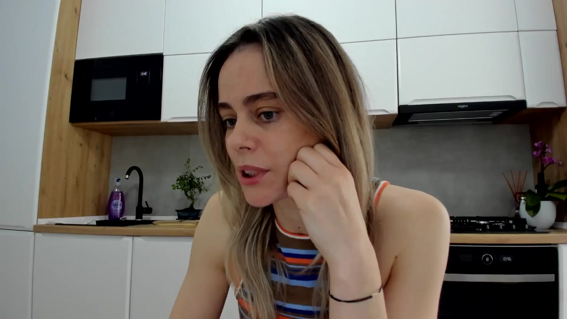 Gallery image thumbnail from DebbyPaige's myfreecams stream on, 04/25/2025, 09:04 image 2 of 20