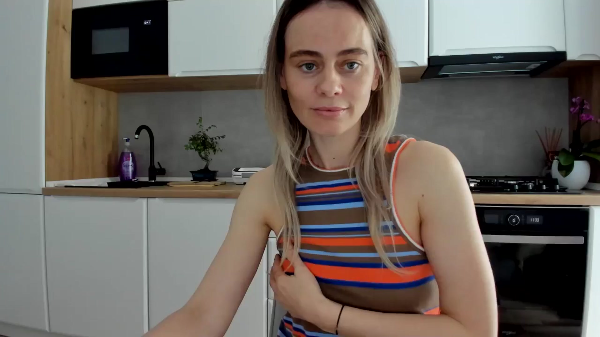 Gallery image thumbnail from DebbyPaige's myfreecams stream on, 04/25/2025, 09:04 image 15 of 20