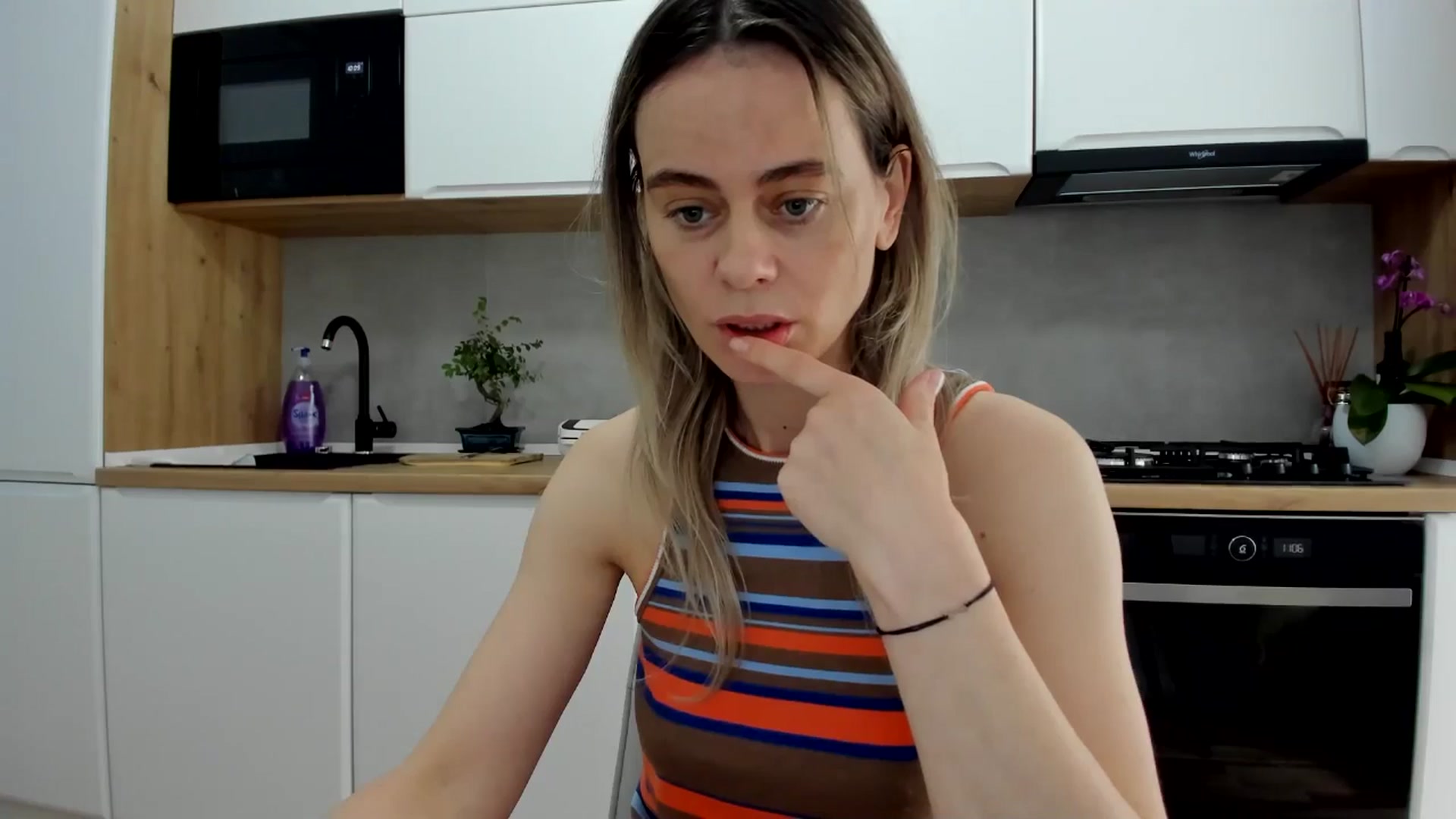 Gallery image thumbnail from DebbyPaige's myfreecams stream on, 04/25/2025, 09:04 image 7 of 20