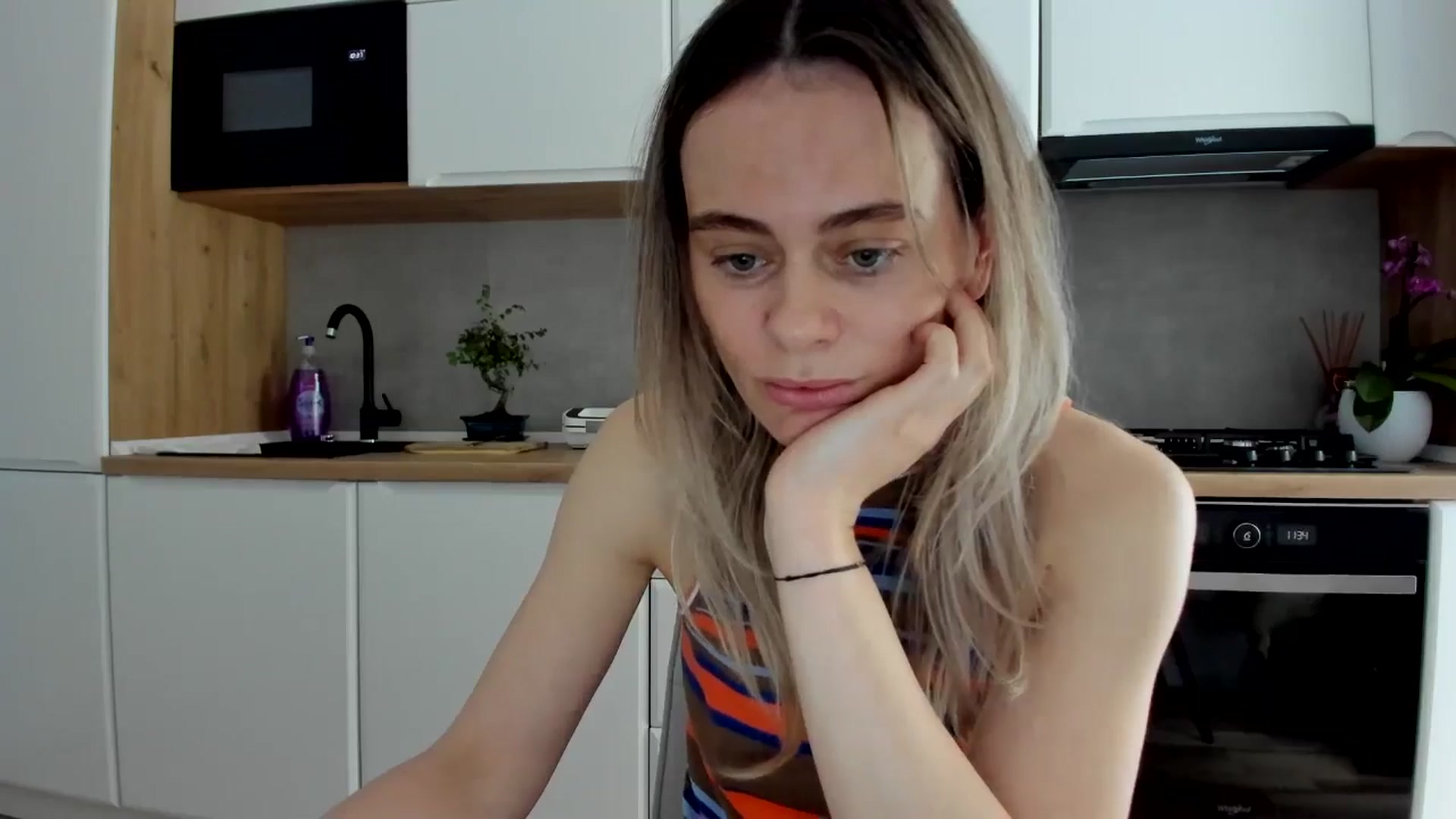 Gallery image thumbnail from DebbyPaige's myfreecams stream on, 04/25/2025, 09:04 image 14 of 20