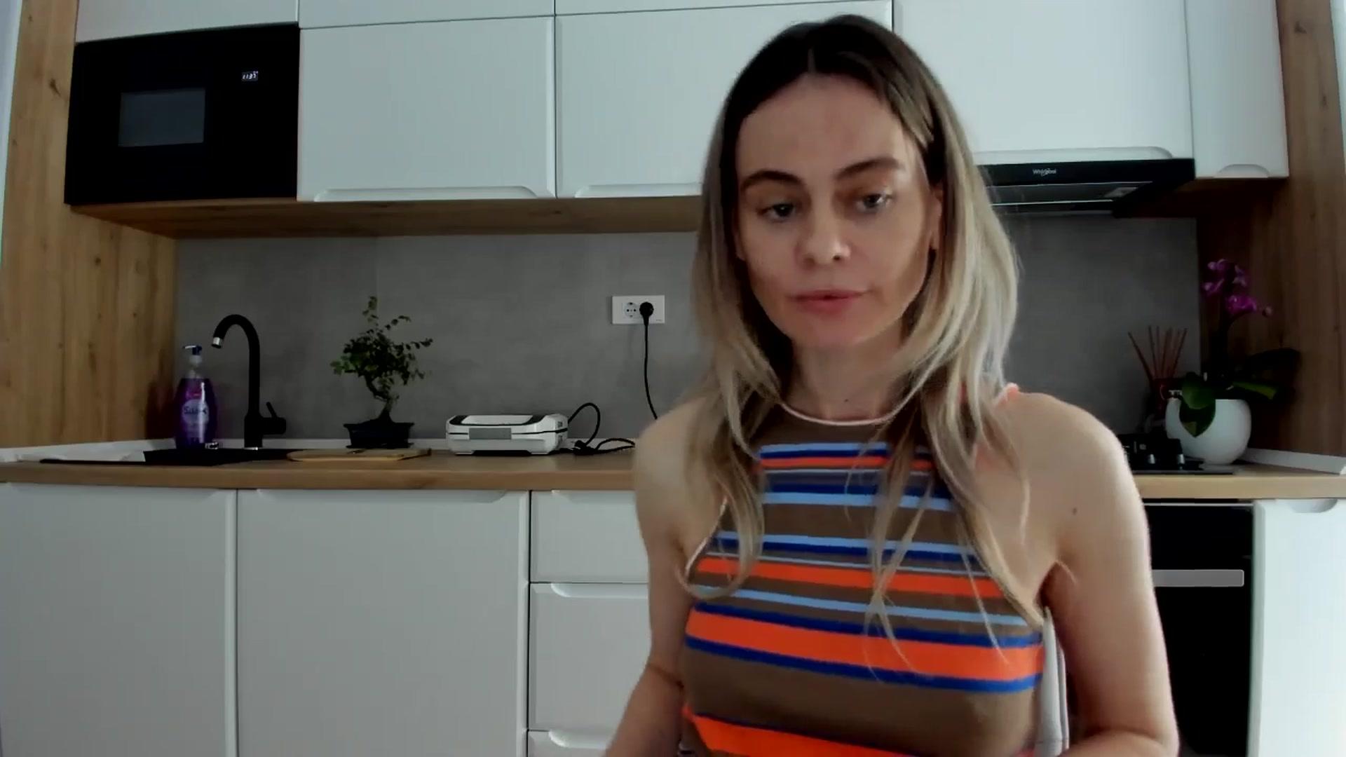 Gallery image thumbnail from DebbyPaige's myfreecams stream on, 04/25/2025, 10:48 image 3 of 20