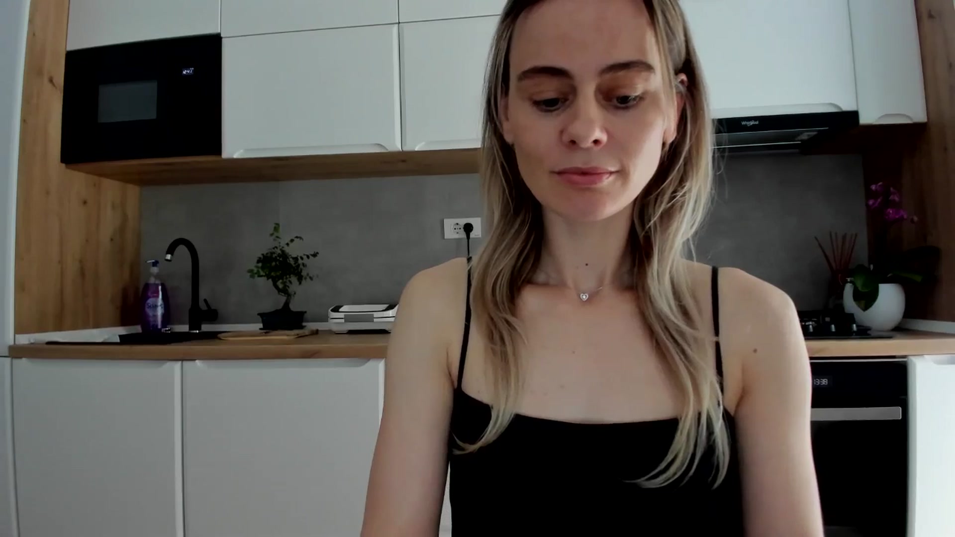 Gallery image thumbnail from DebbyPaige's myfreecams stream on, 04/25/2025, 10:48 image 19 of 20