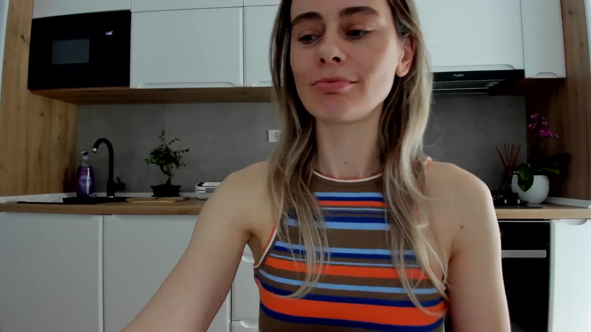 Gallery image thumbnail from DebbyPaige's myfreecams stream on, 04/25/2025, 10:48 image 7 of 20