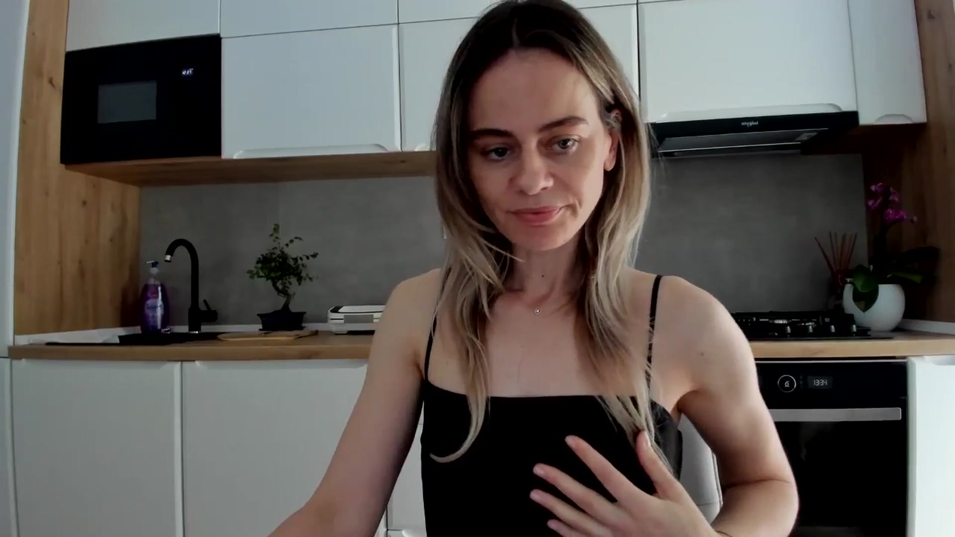 Gallery image thumbnail from DebbyPaige's myfreecams stream on, 04/25/2025, 10:48 image 18 of 20