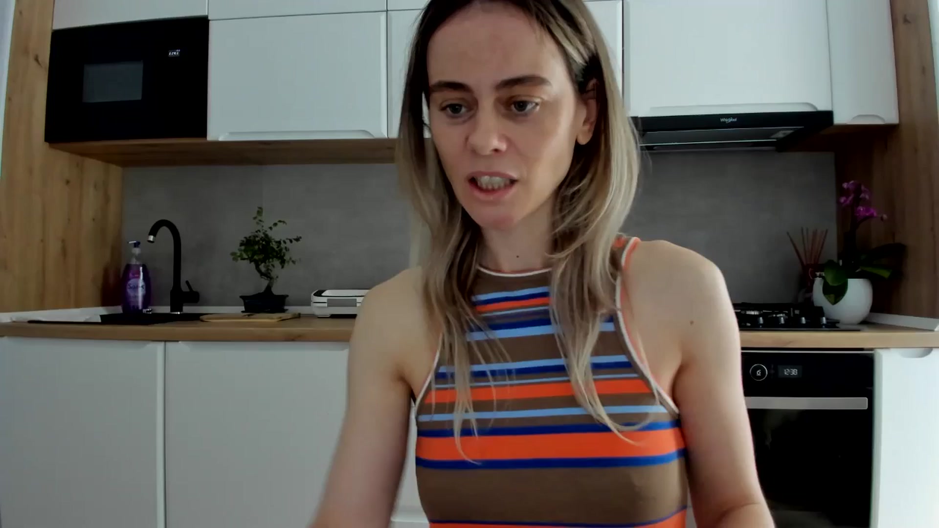 Gallery image thumbnail from DebbyPaige's myfreecams stream on, 04/25/2025, 10:48 image 4 of 20