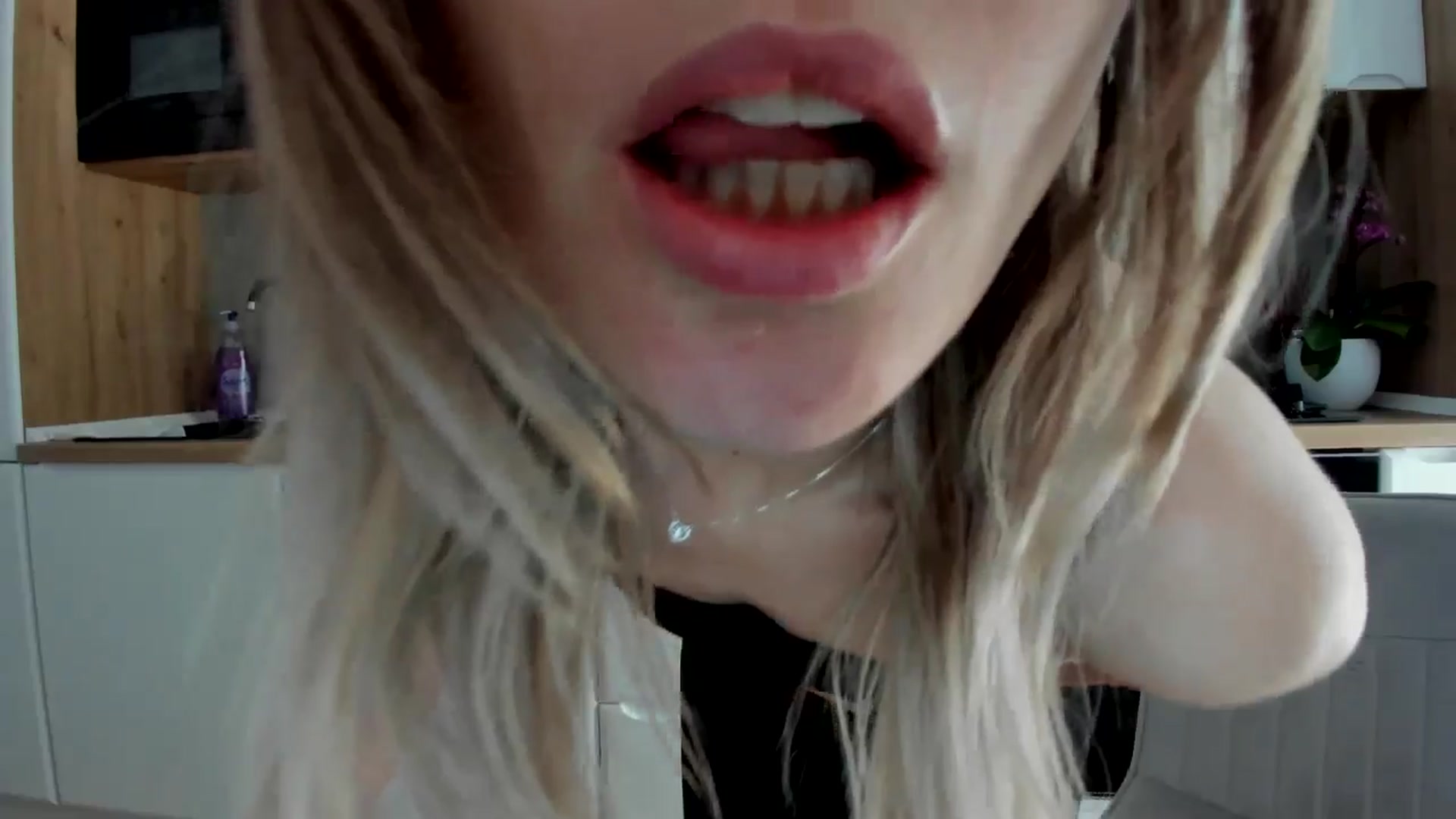 Gallery image thumbnail from DebbyPaige's myfreecams stream on, 04/25/2025, 10:48 image 17 of 20