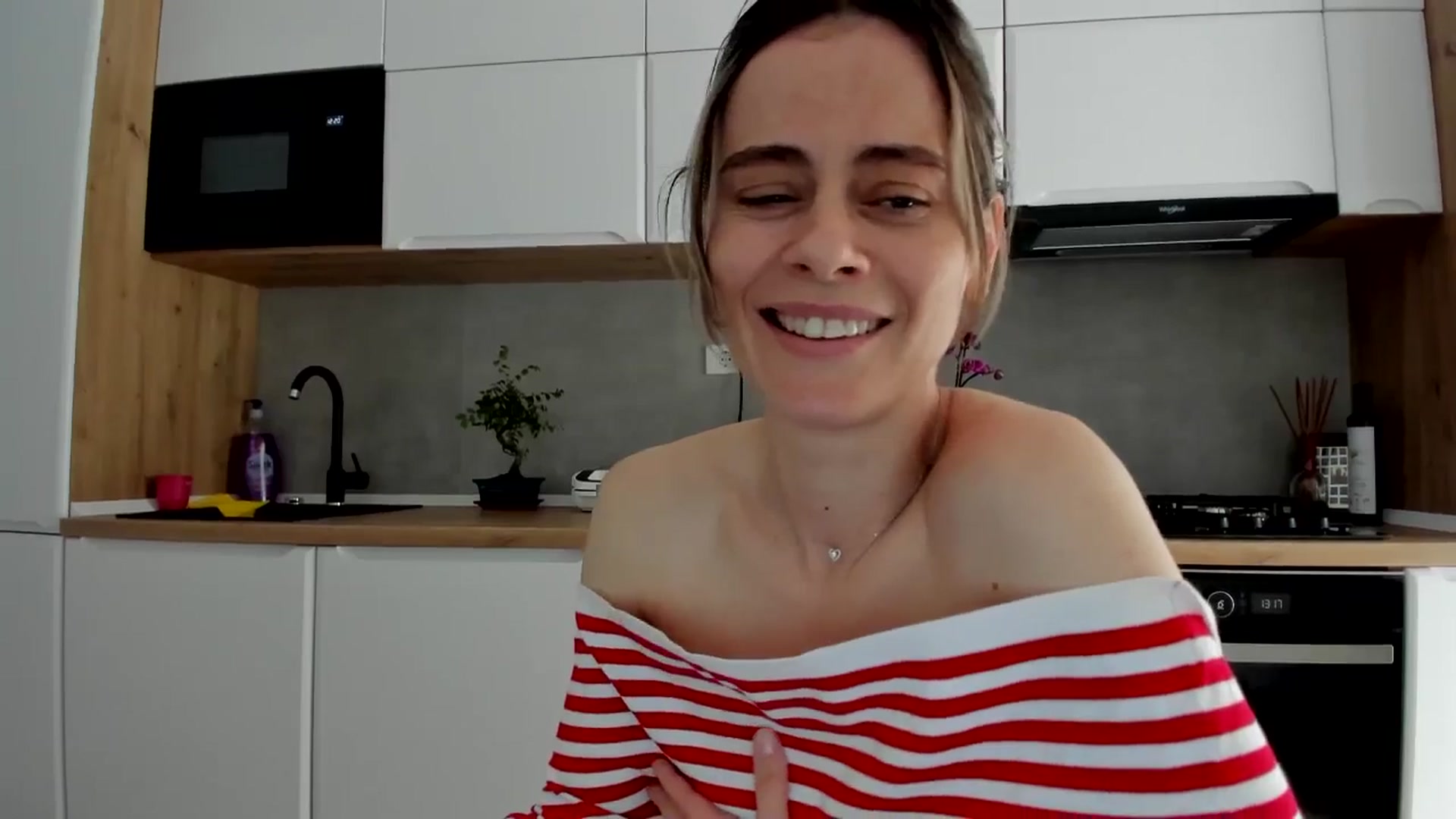 Gallery image thumbnail from DebbyPaige's myfreecams stream on, 04/26/2025, 10:41 image 16 of 20