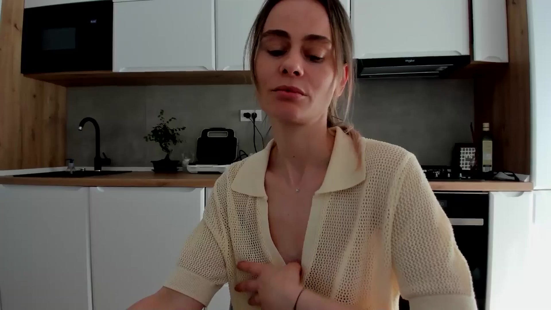 Gallery image thumbnail from DebbyPaige's myfreecams stream on, 04/28/2025, 14:11 image 4 of 20