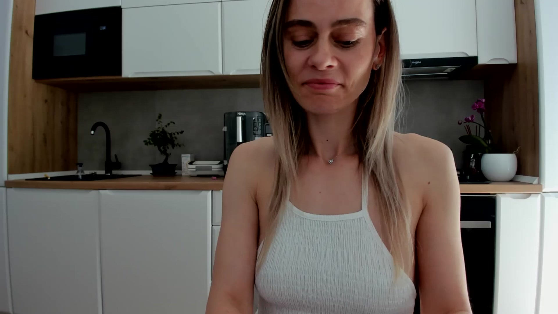 Gallery image thumbnail from DebbyPaige's myfreecams stream on, 04/30/2025, 12:31 image 19 of 20