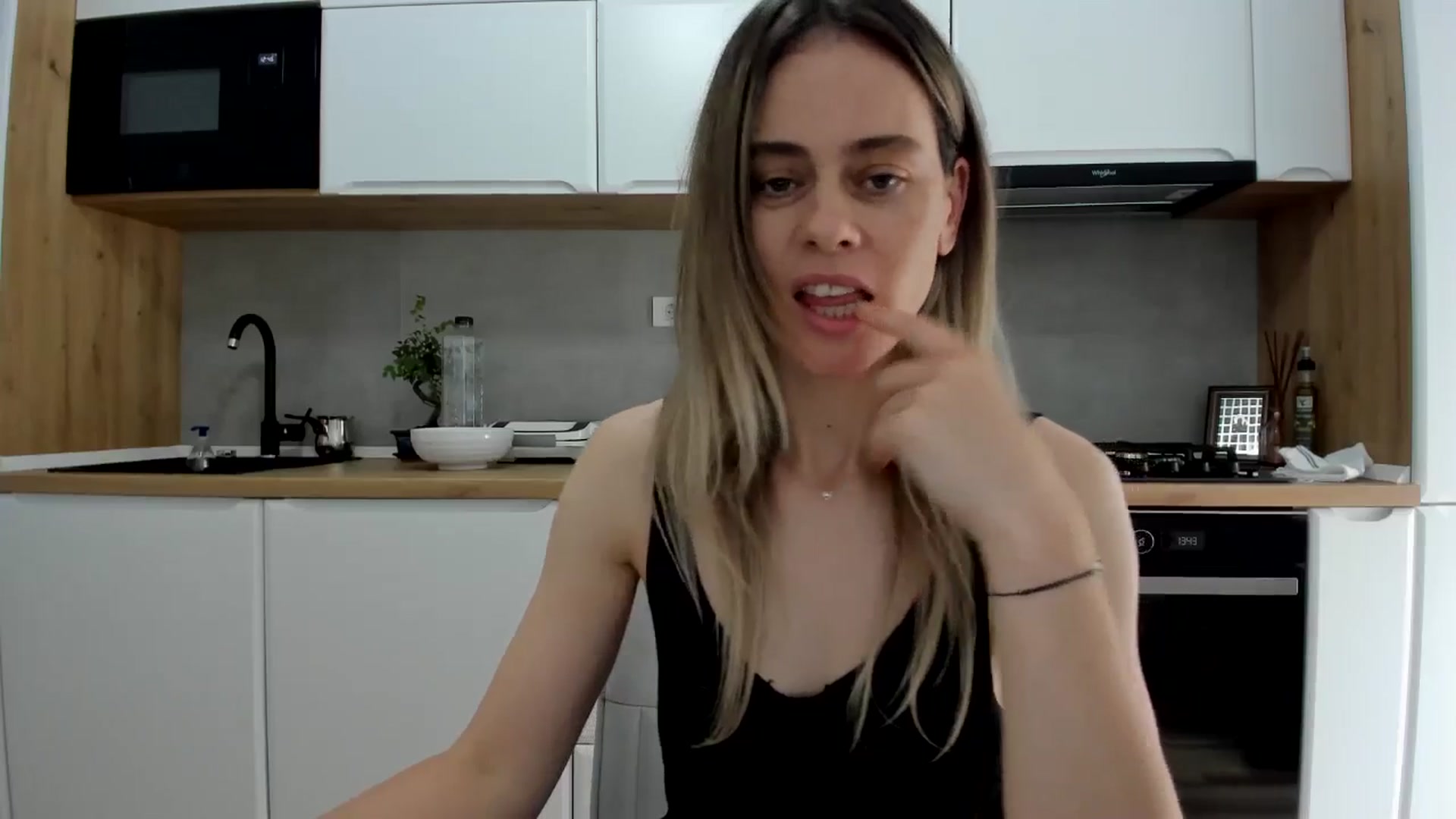 Gallery image thumbnail from DebbyPaige's myfreecams stream on, 05/06/2025, 11:13 image 18 of 20